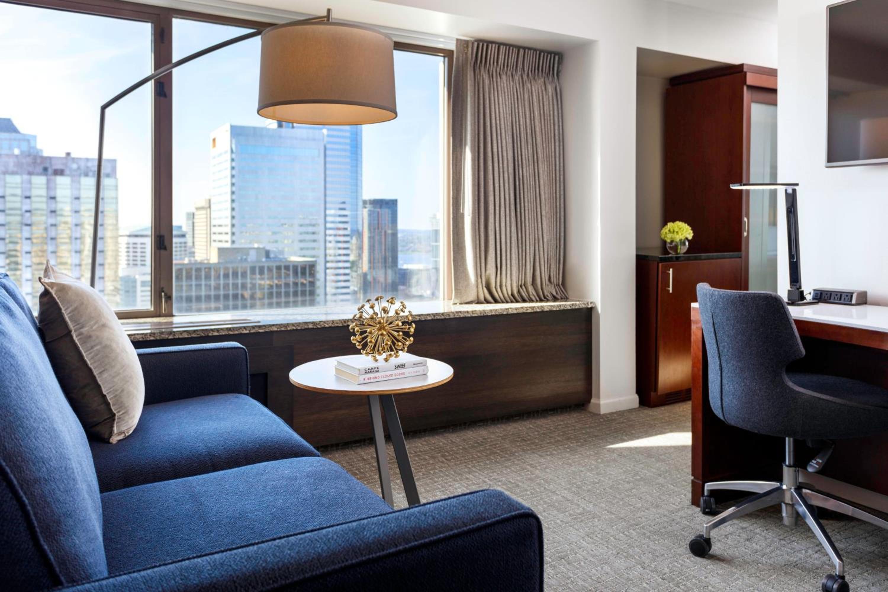 Corner King Room - Photo 3