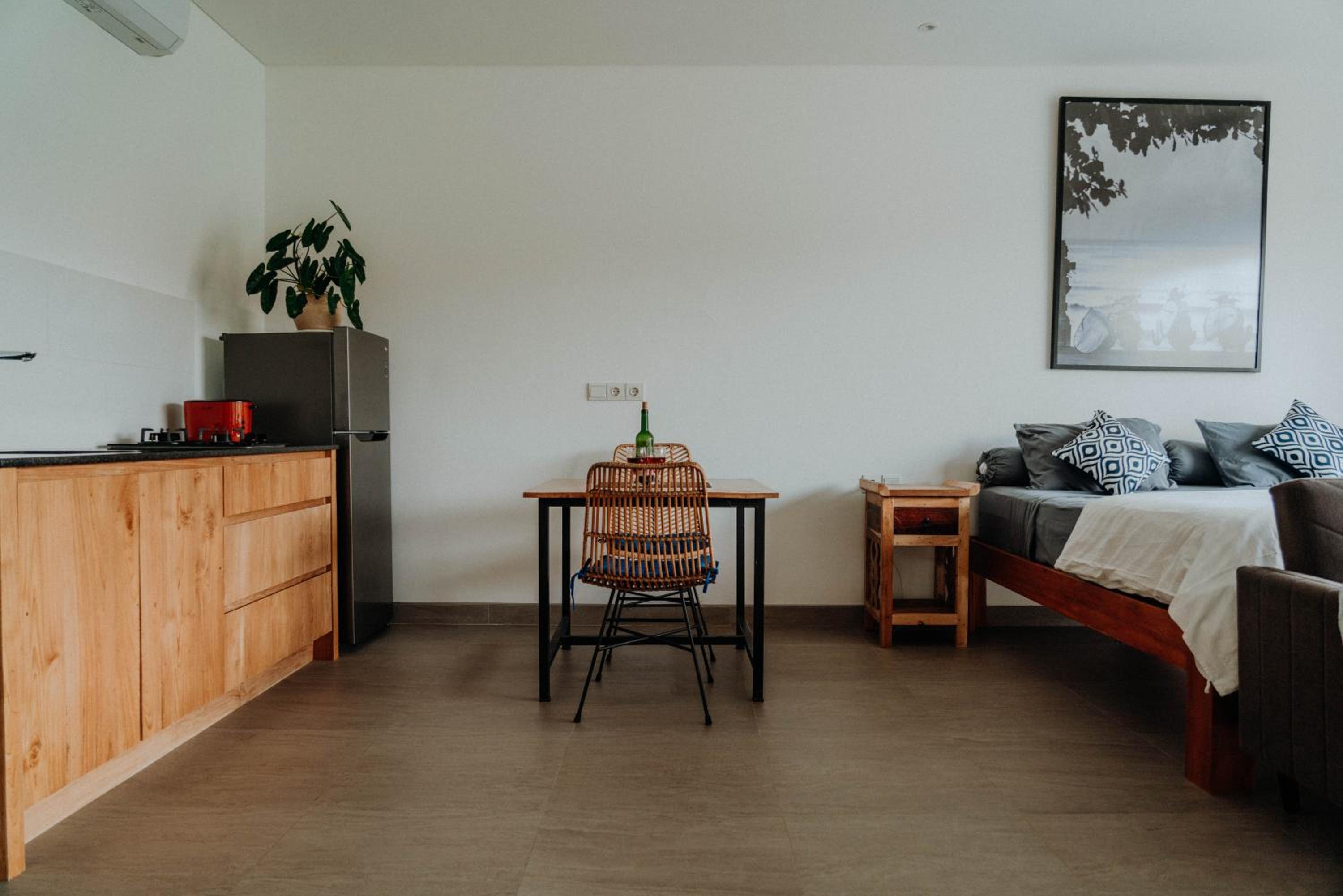 One-Bedroom Apartment - Photo 4