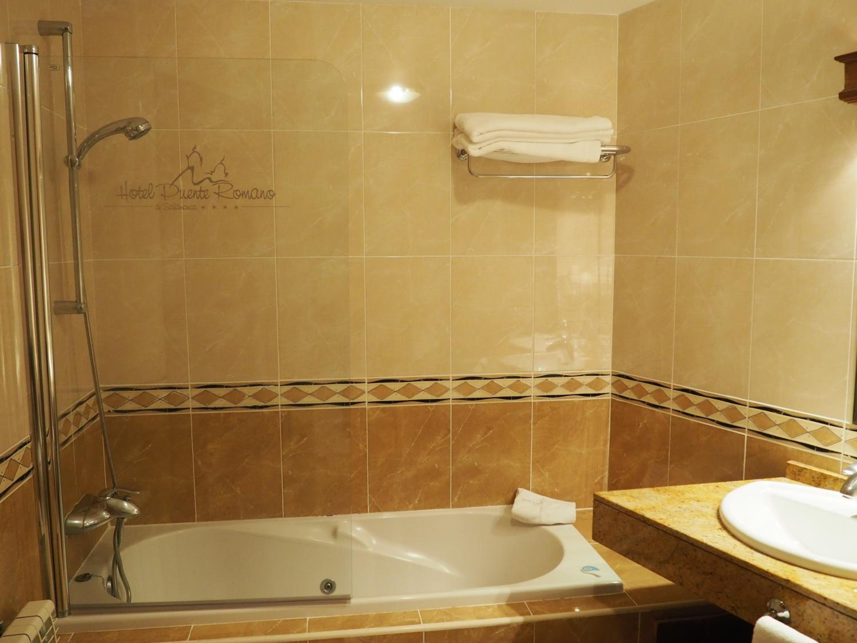 Double or Twin Room - Photo 6
