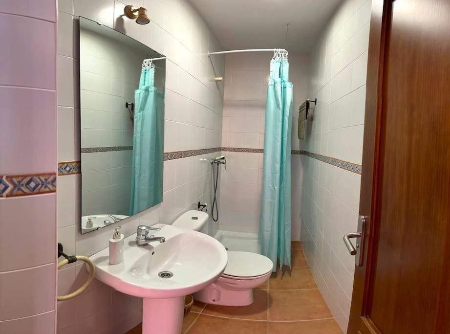 Three-Bedroom House photo 3