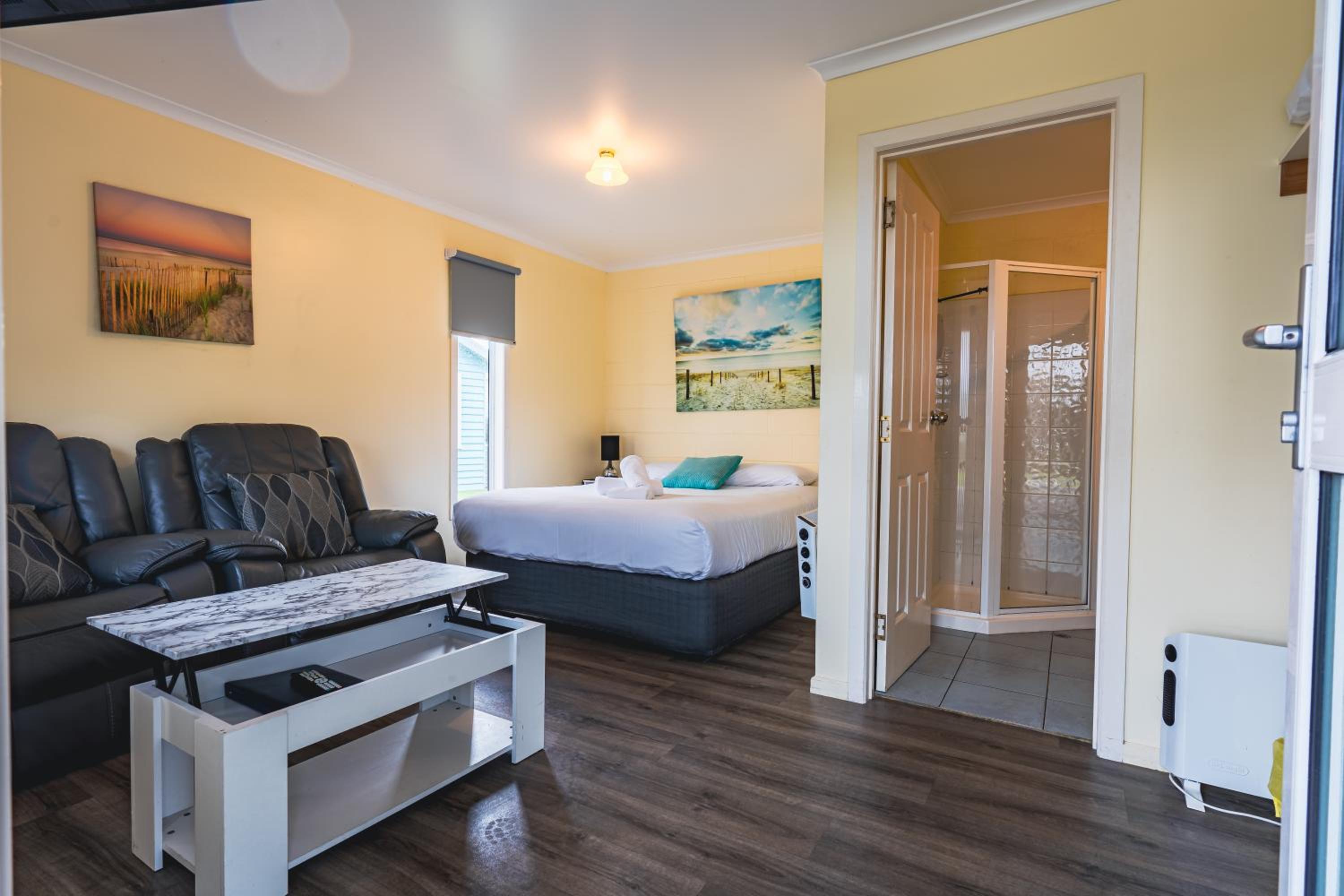 Motel Room photo 1