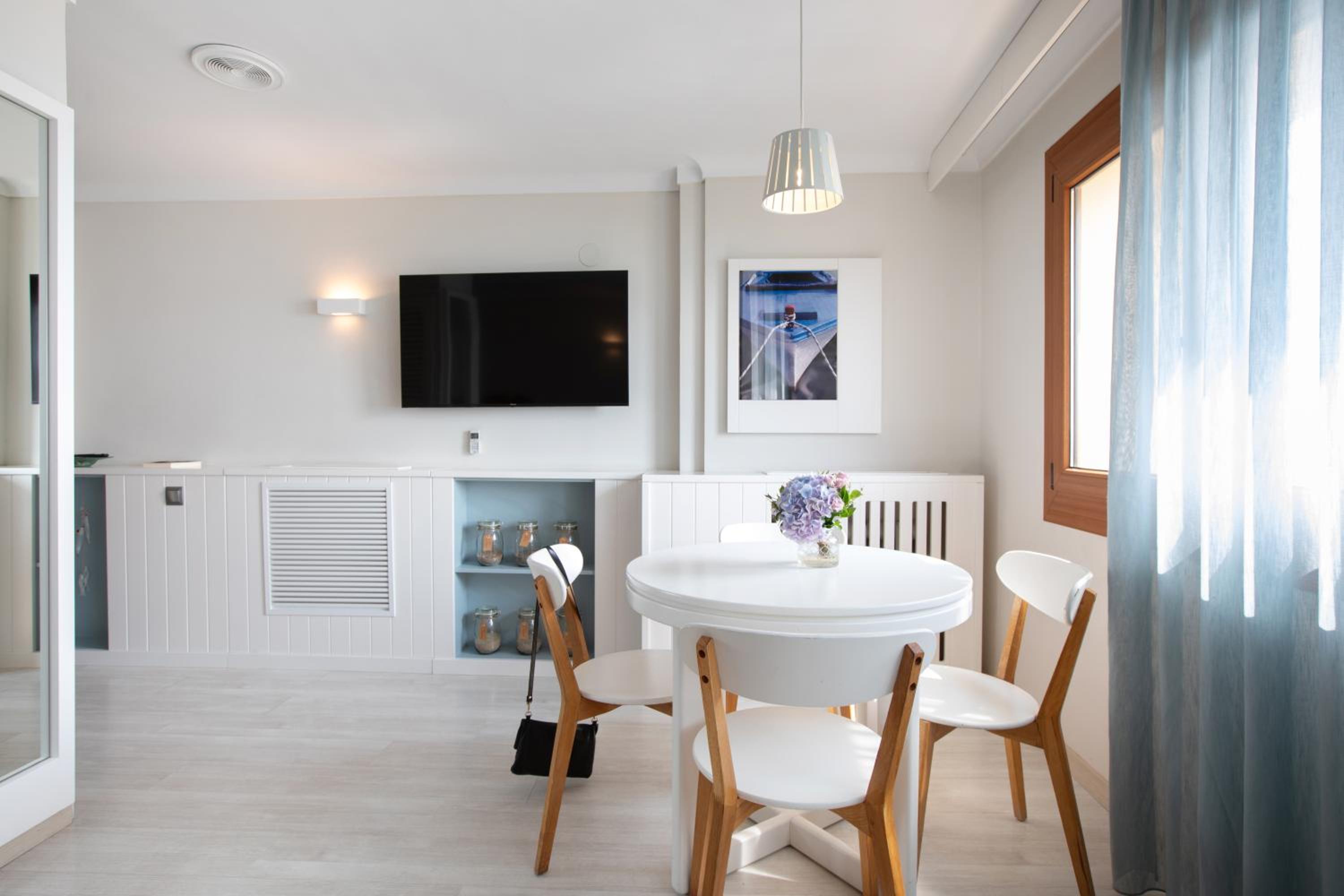 Double or Twin Room with Sea View - Photo 7