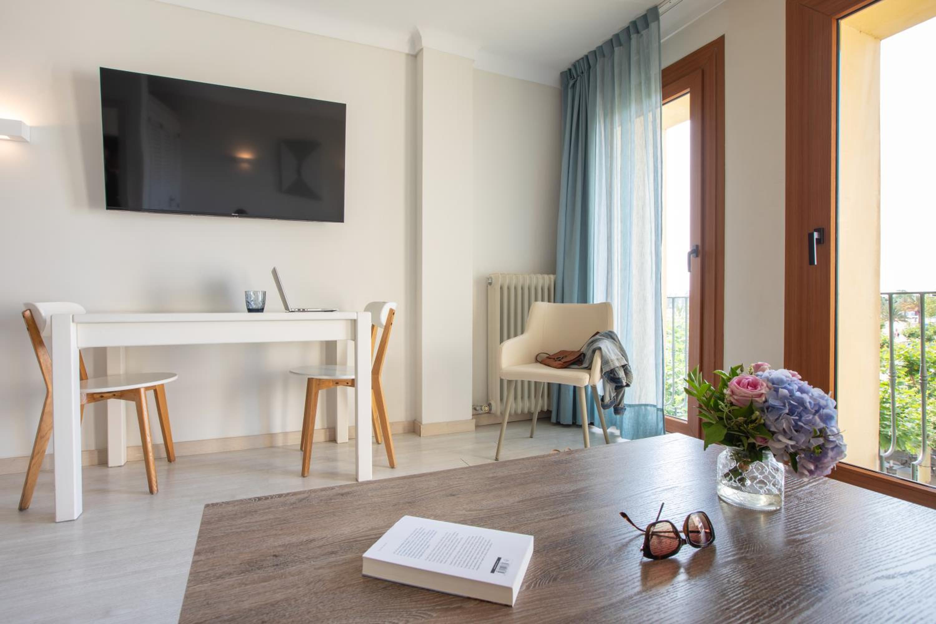 Double or Twin Room with Sea View - Photo 5