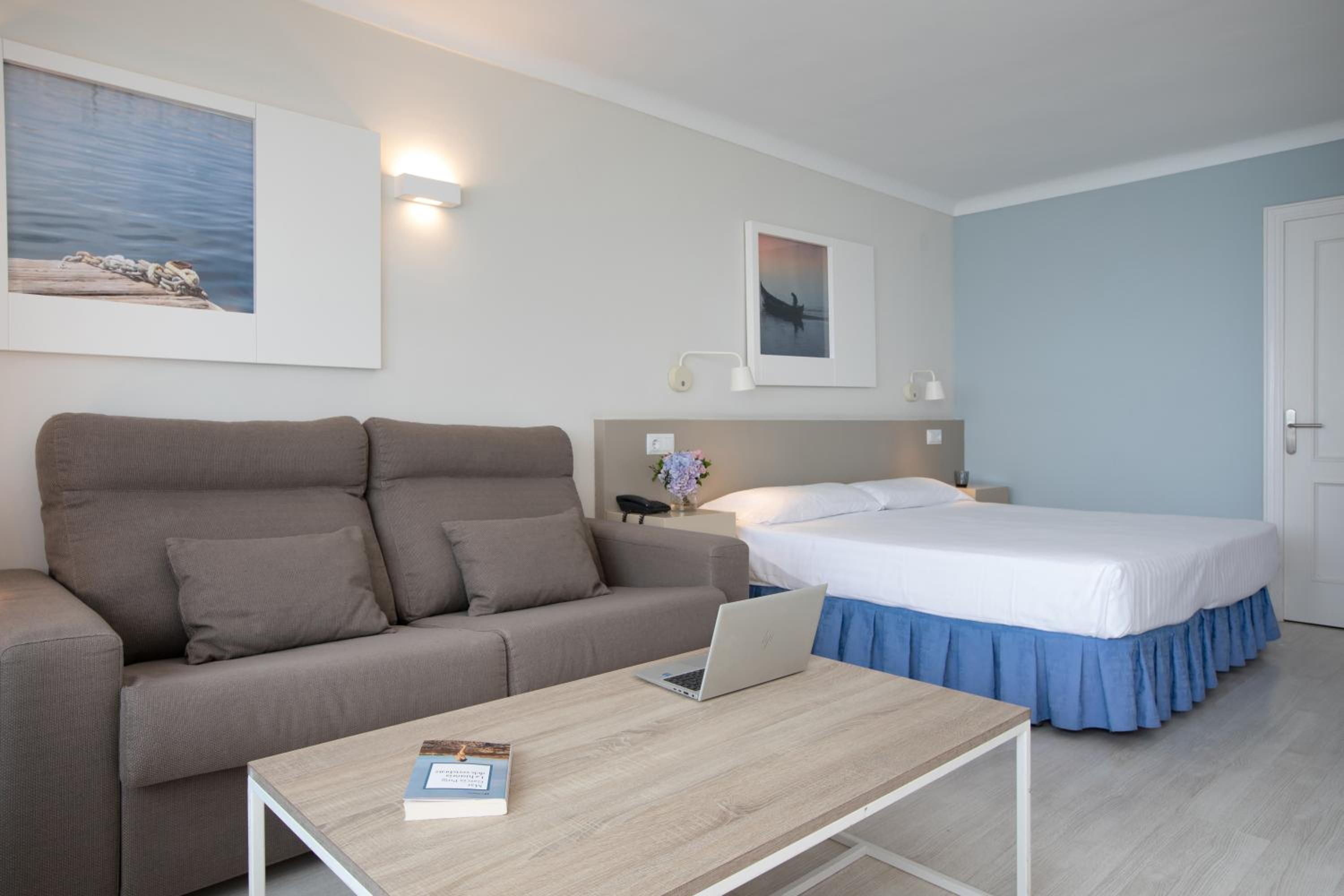 Double or Twin Room with Sea View - Photo 3