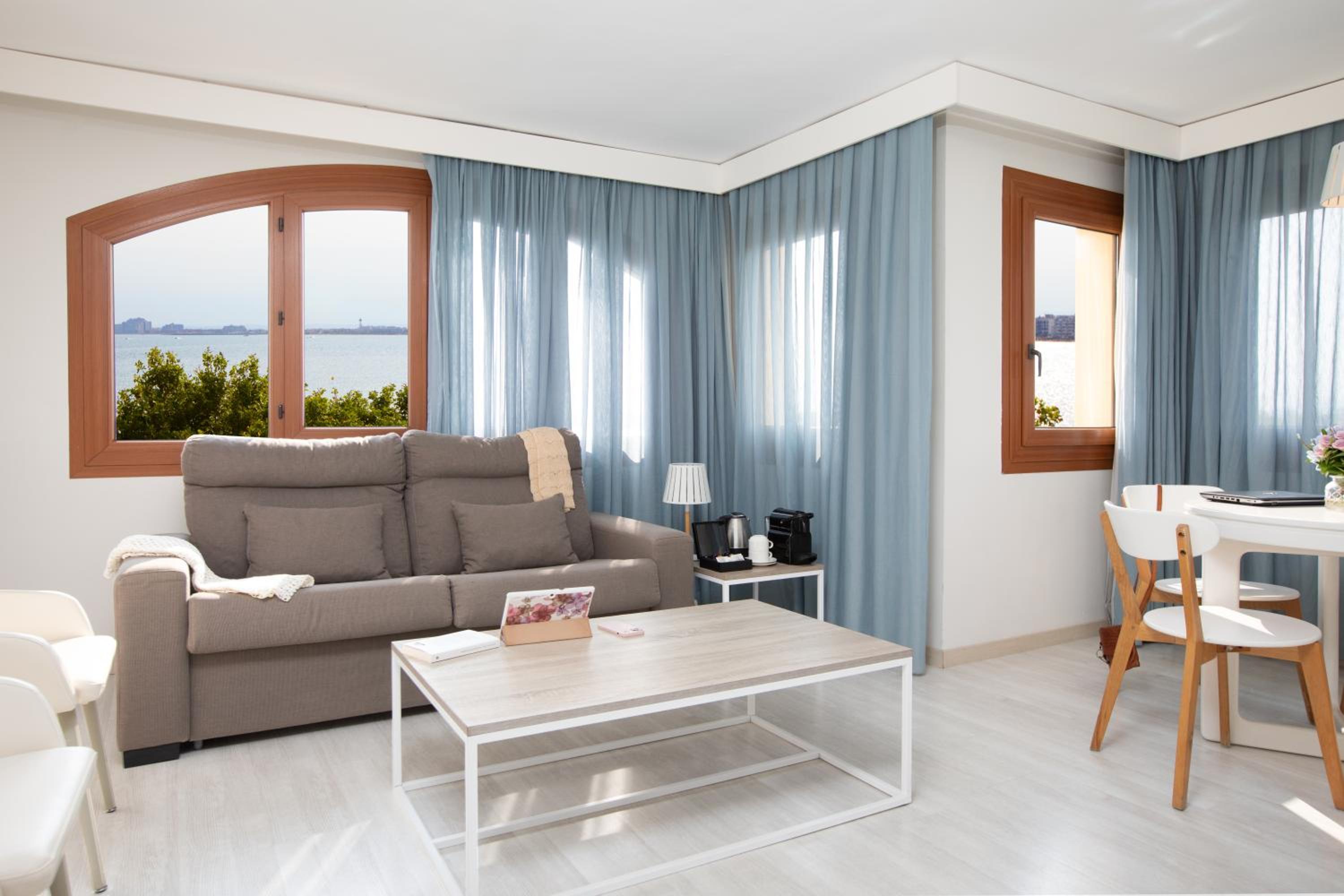Double or Twin Room with Sea View - Photo 1