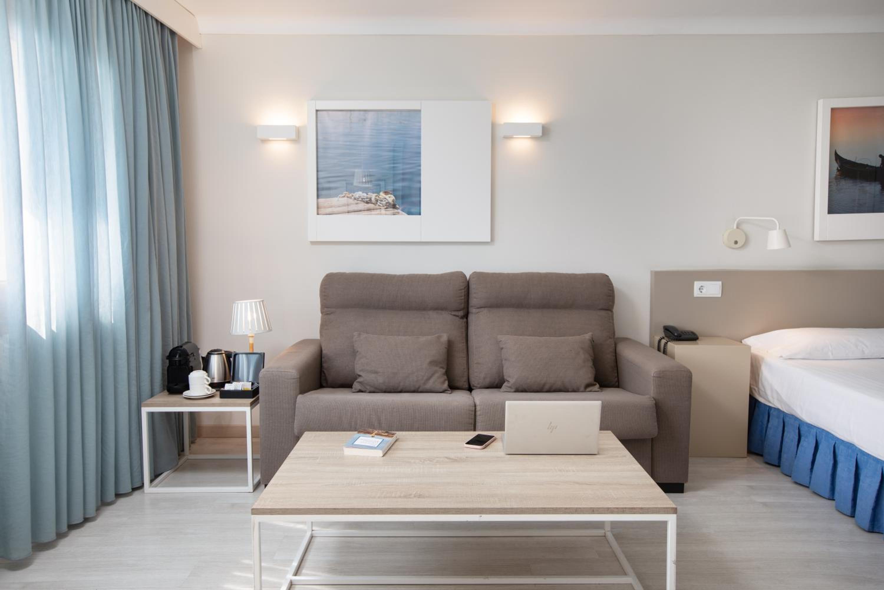 Double or Twin Room with Sea View - Photo 14