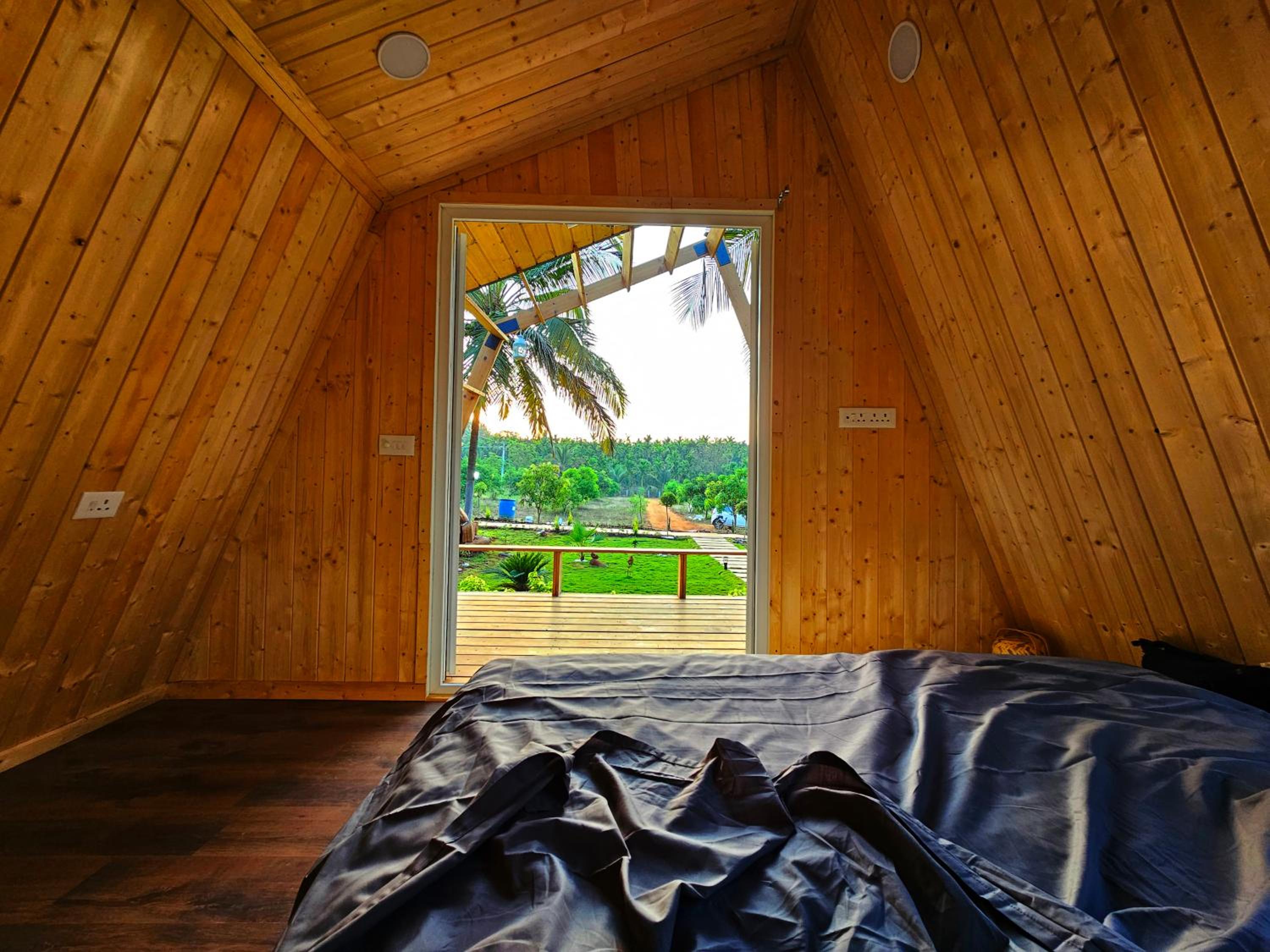 Deluxe Double Room (2 Adults + 1 Child) photo 2