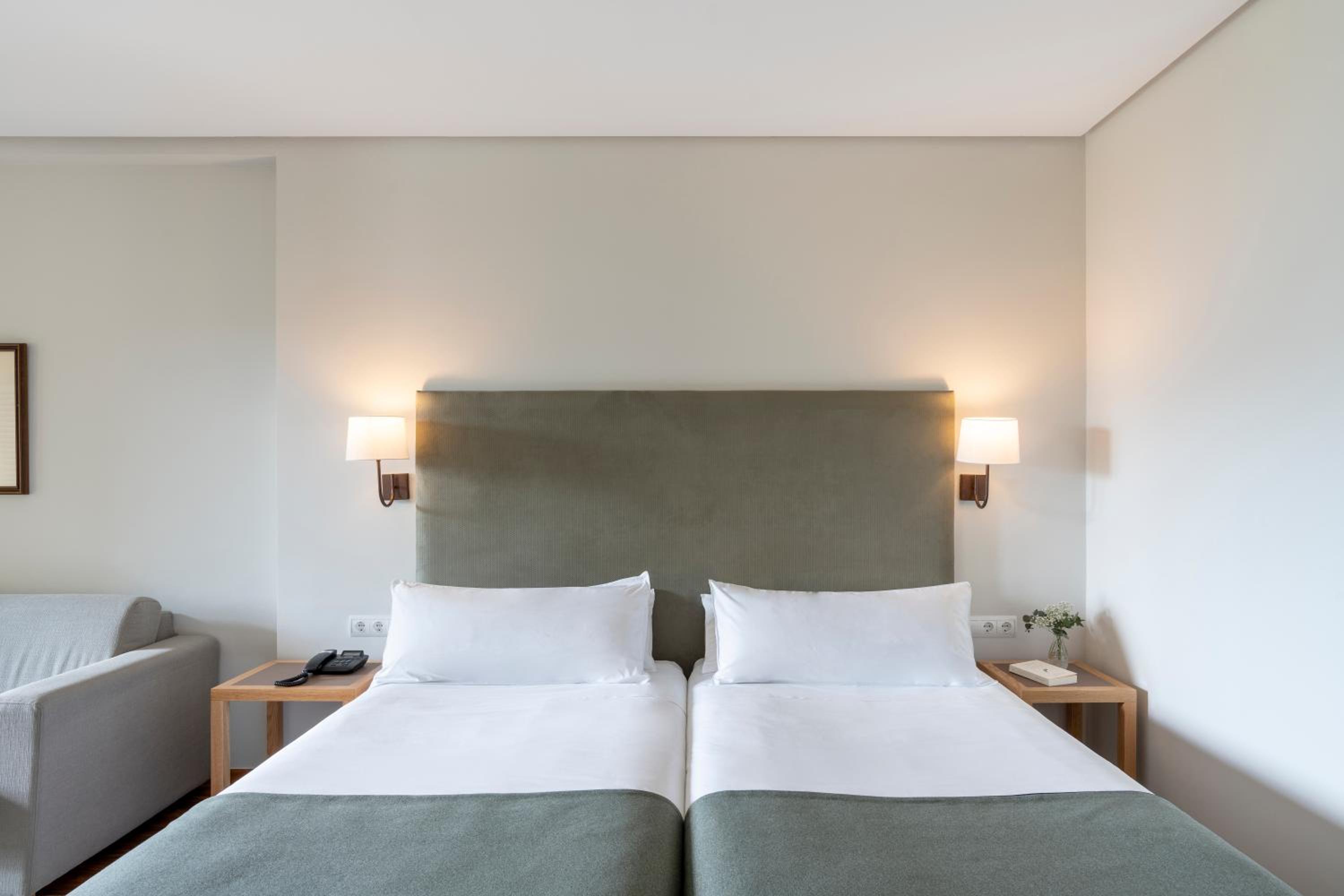 Standard Double Room - Photo 10