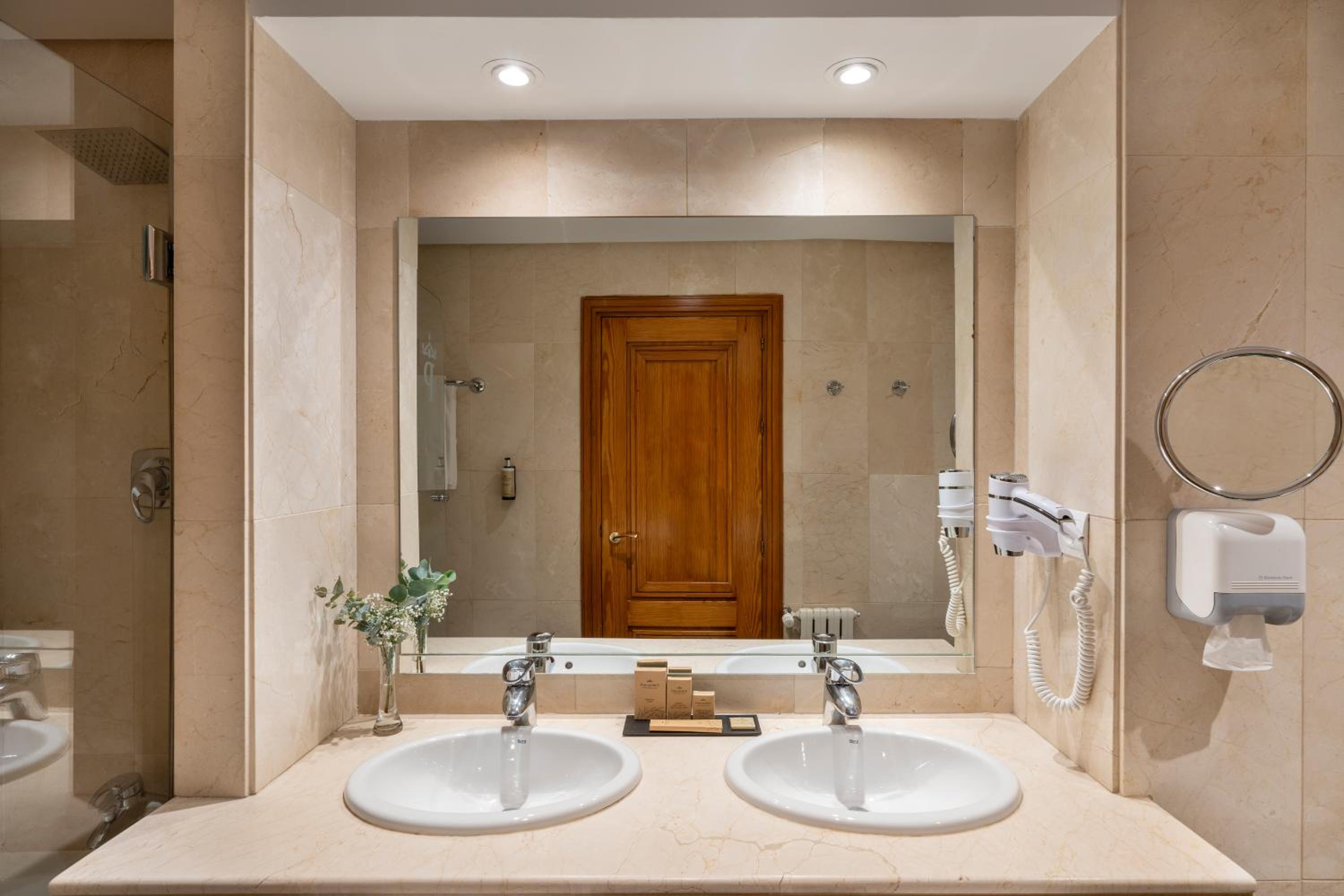 Superior Double Room - Photo 17