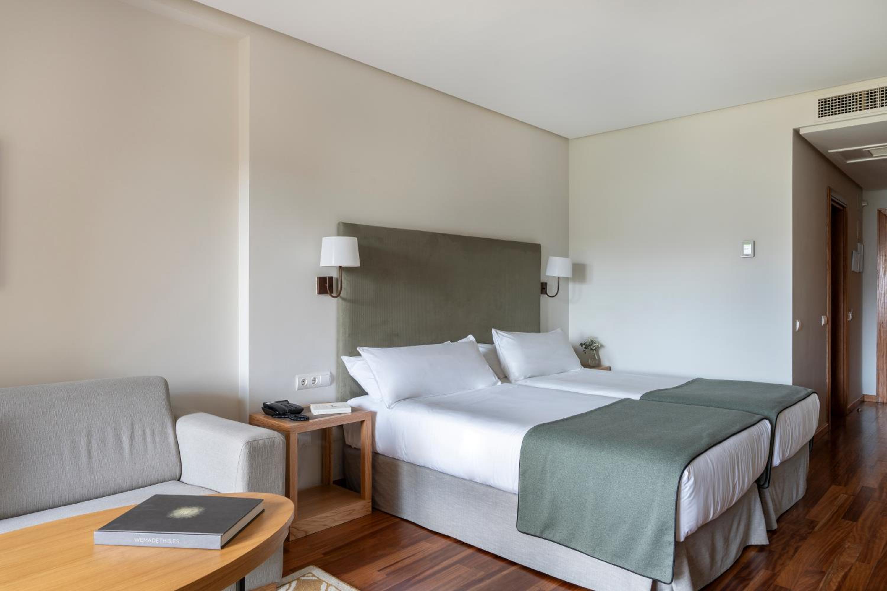 Standard Double Room - Photo 7