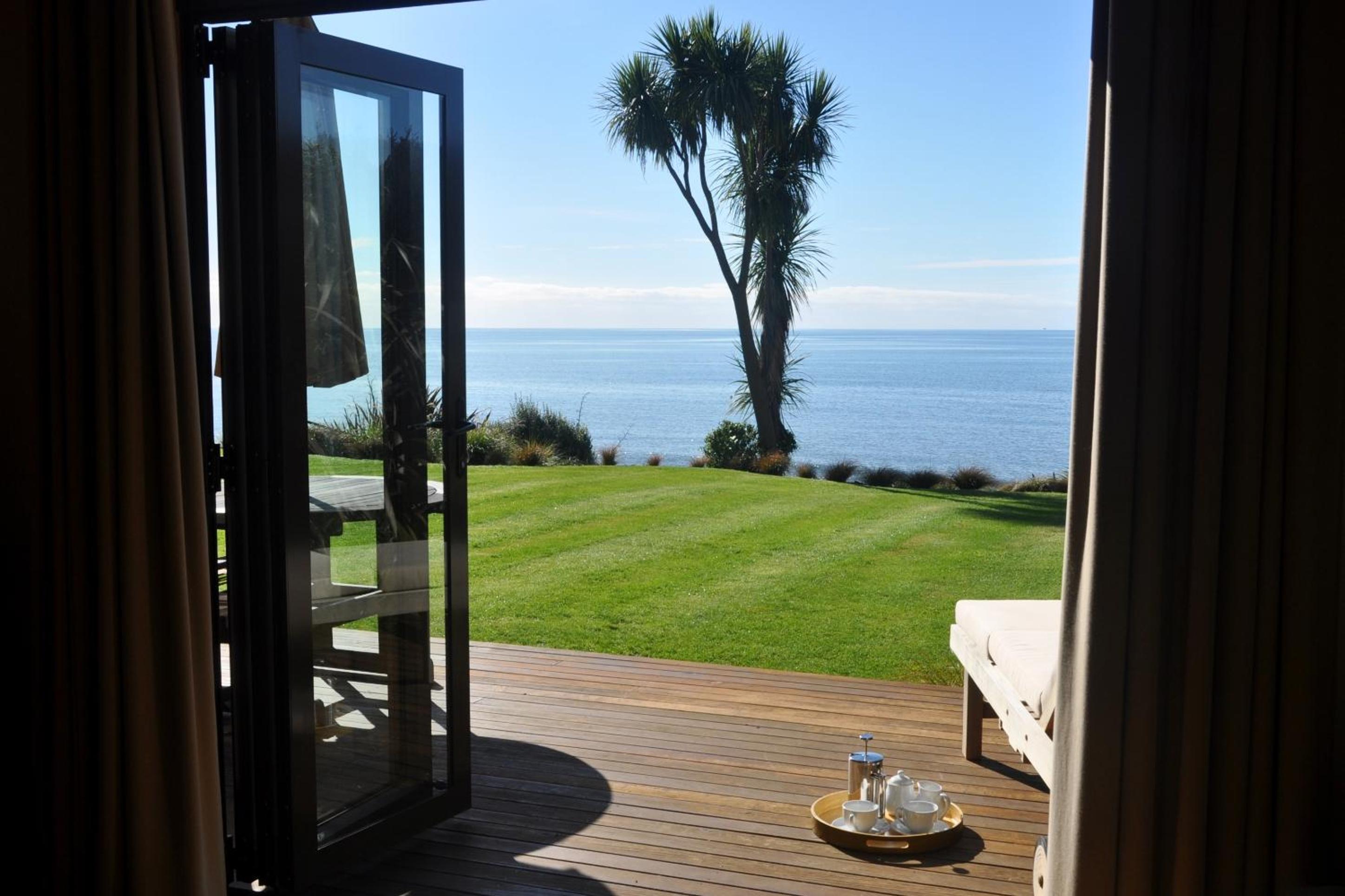 Bungalow - Beach Front photo 3