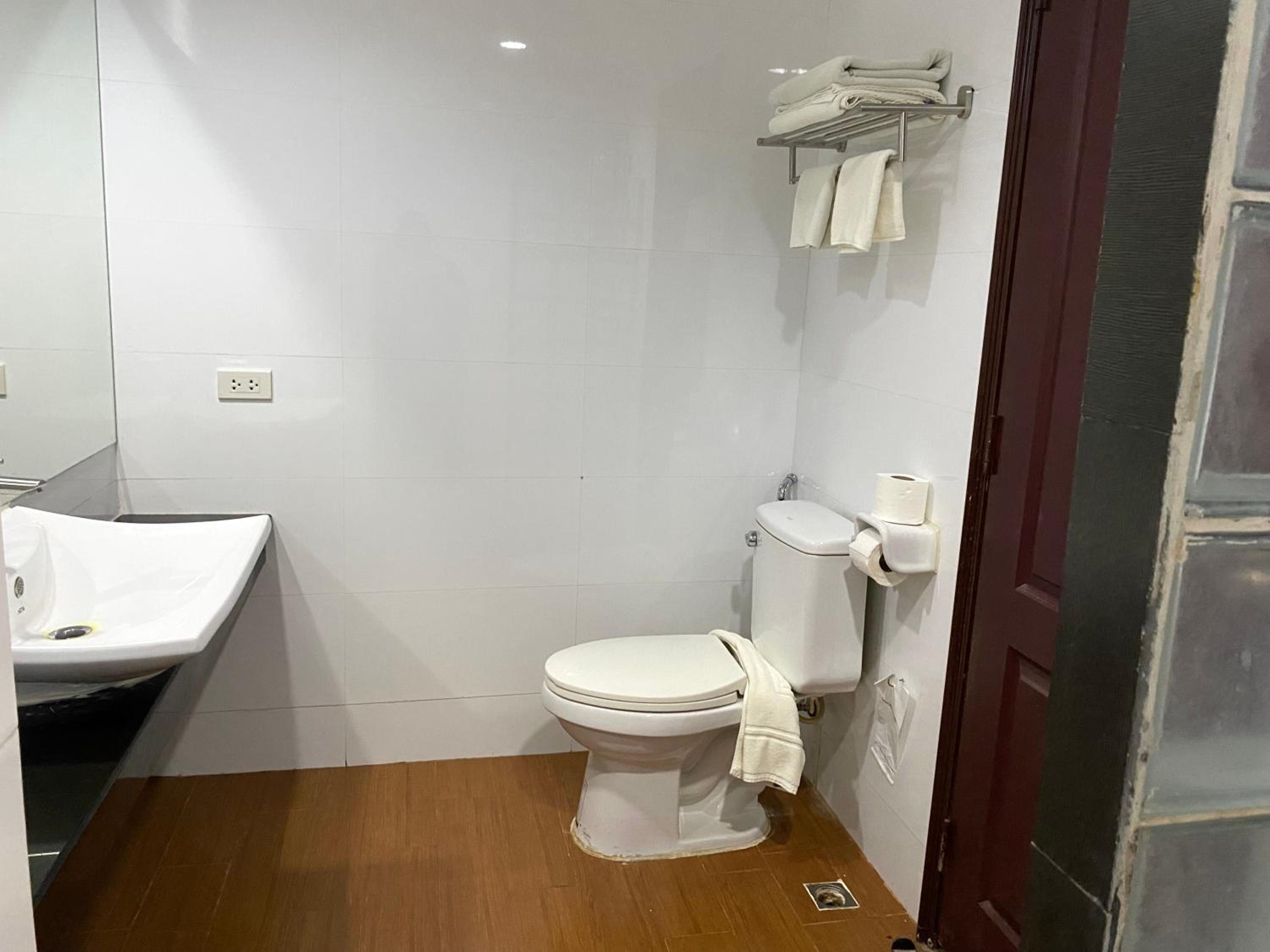 Budget Twin Room photo 3