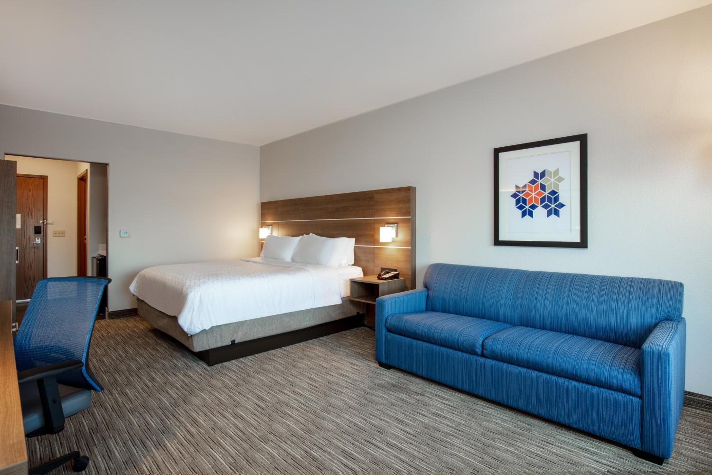 King Suite with Sofa Bed - Photo 4