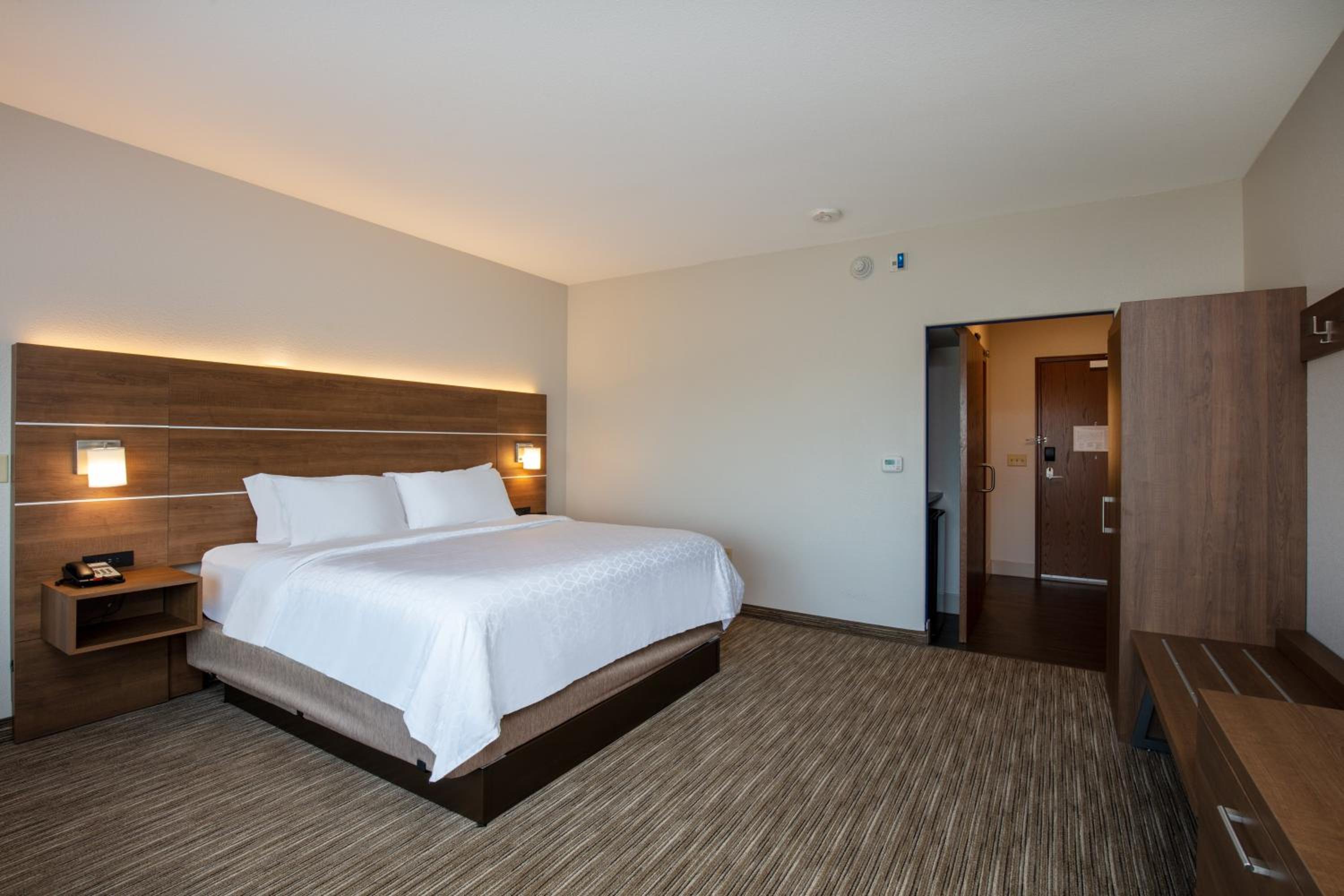 Standard King Room - Photo 1