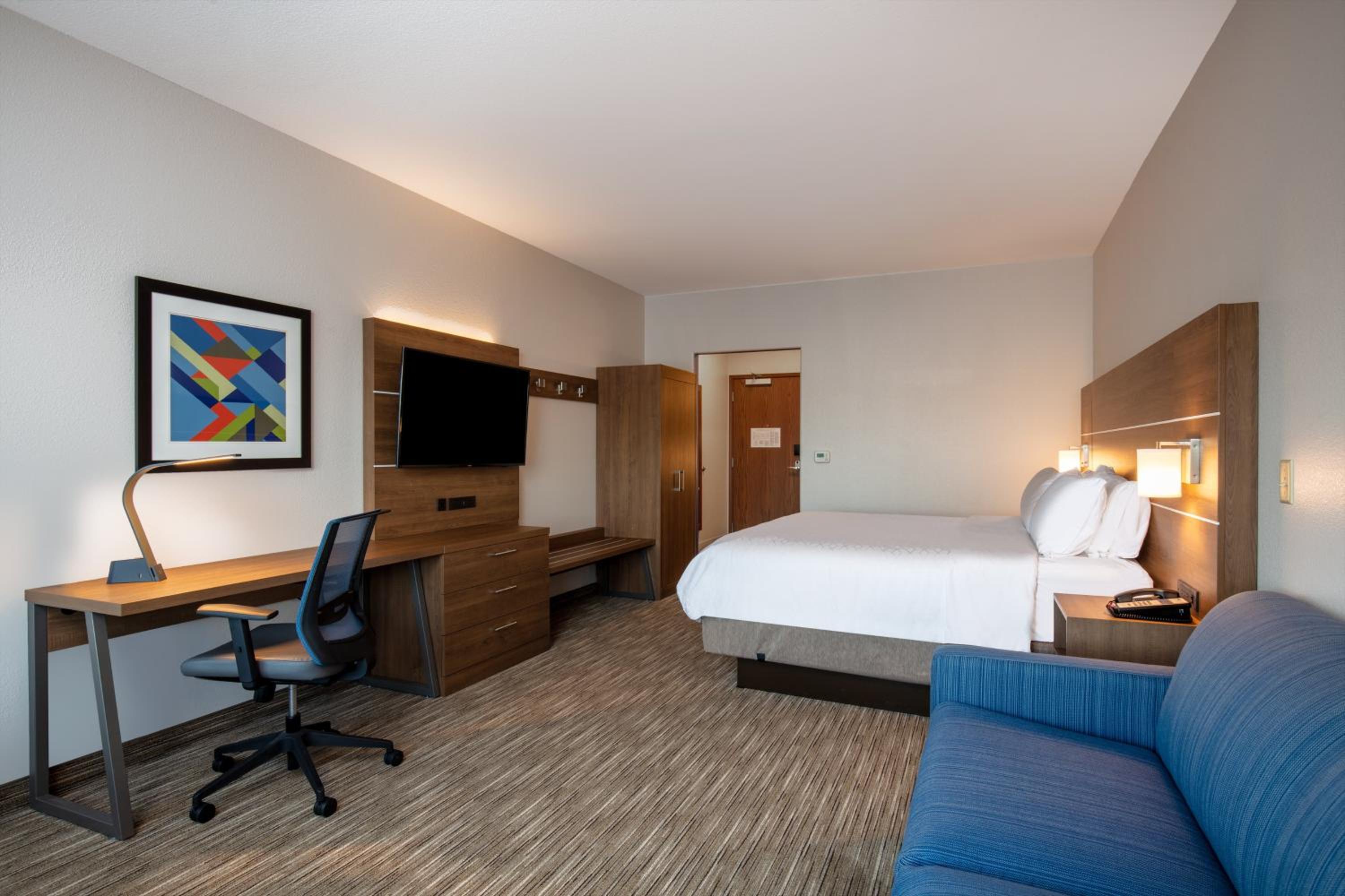 King Suite with Sofa Bed - Photo 3