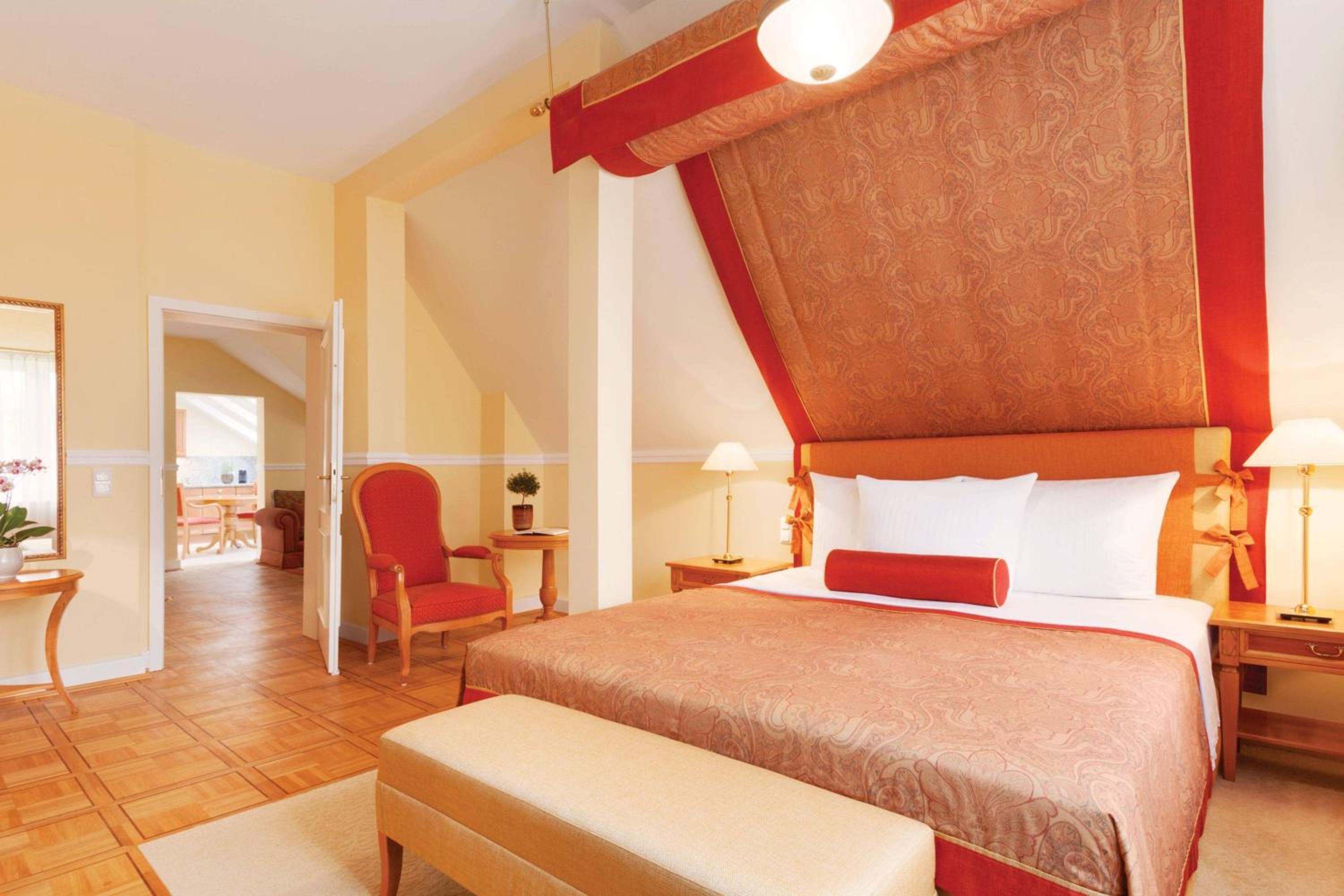 Classic Suite, 1 Bedroom Suite, 1 King - Photo 5
