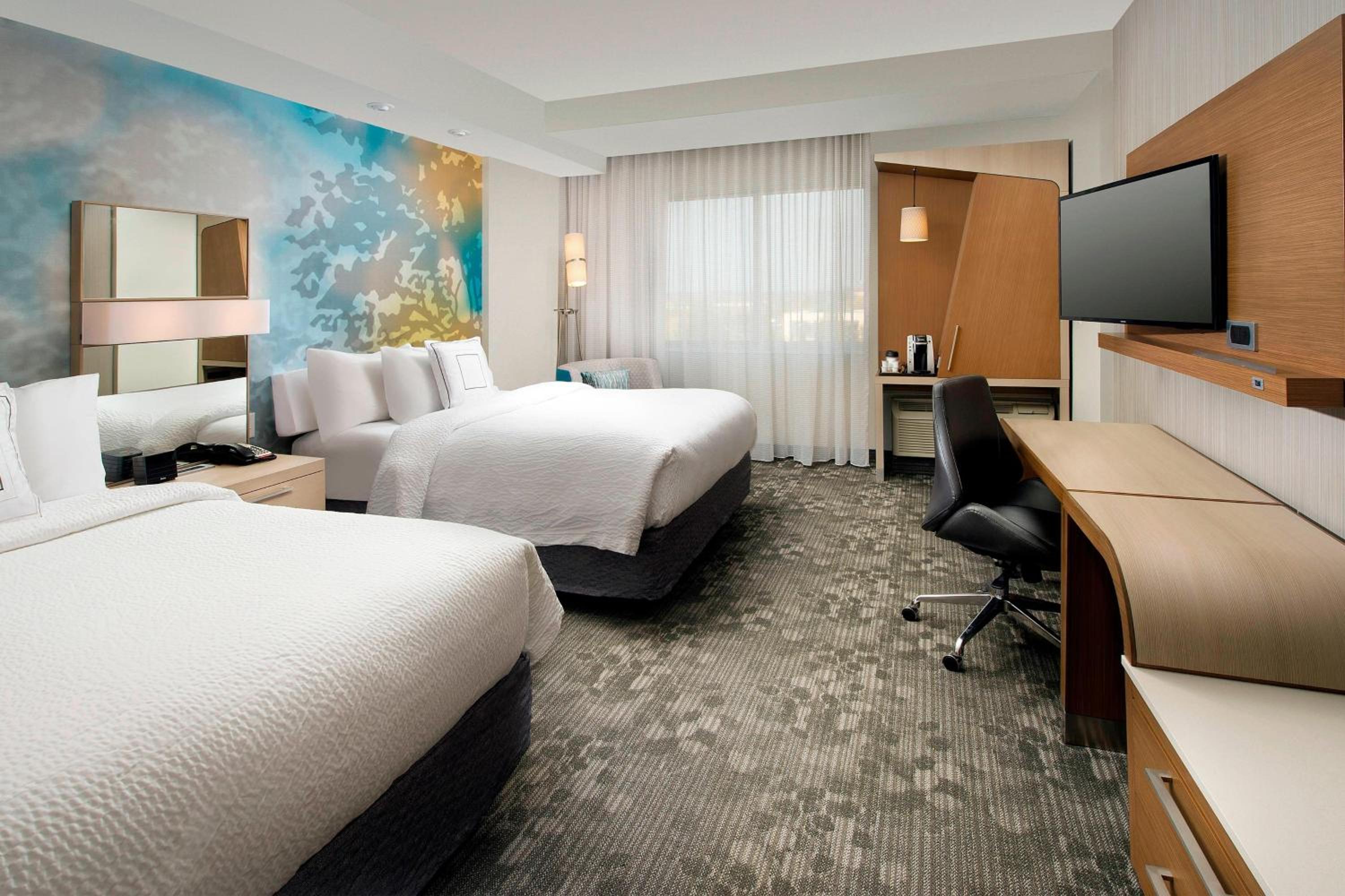 Queen Room with Two Queen Beds photo 1