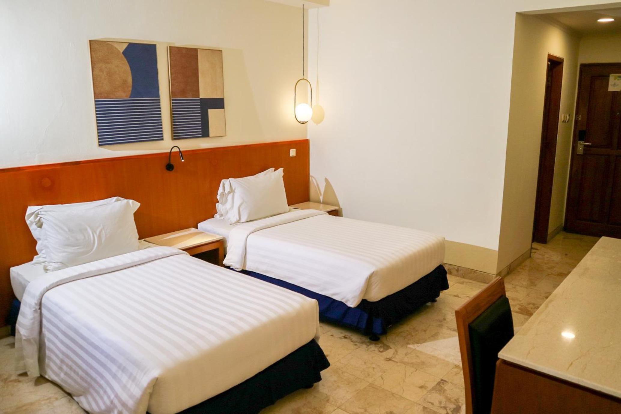 Double or Twin Room with Pool Access - Photo 6