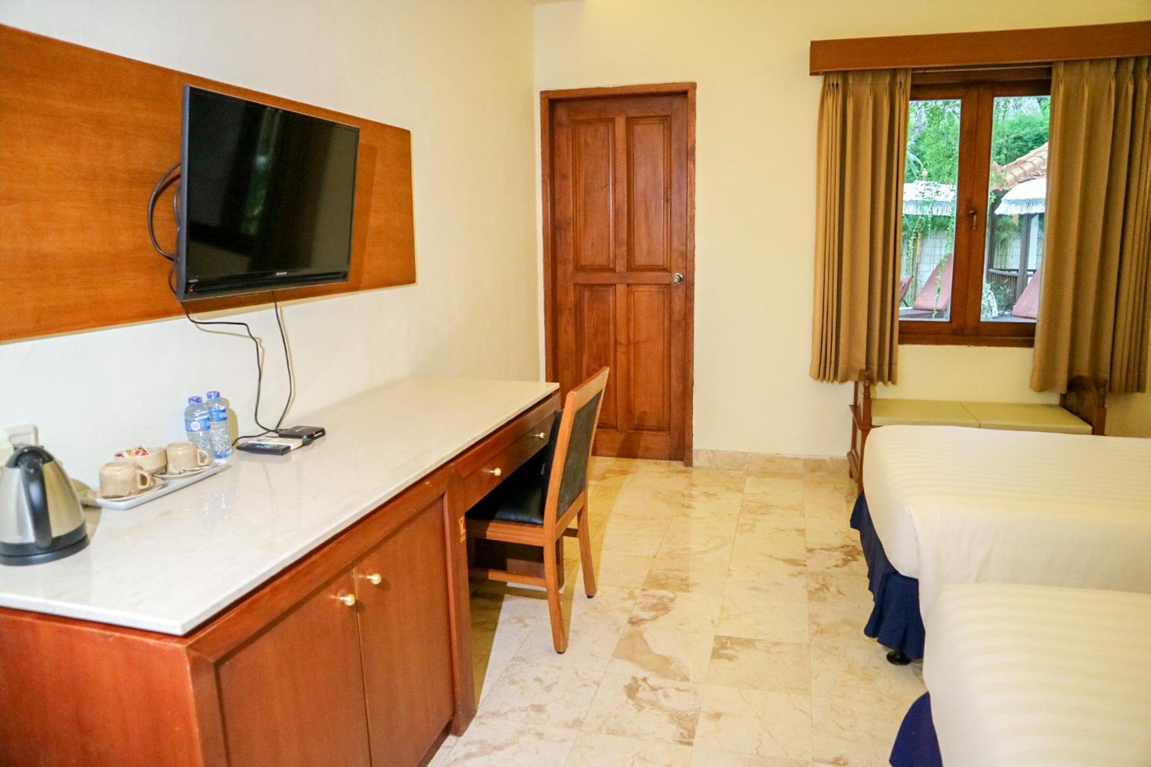 Double or Twin Room with Pool Access - Photo 3
