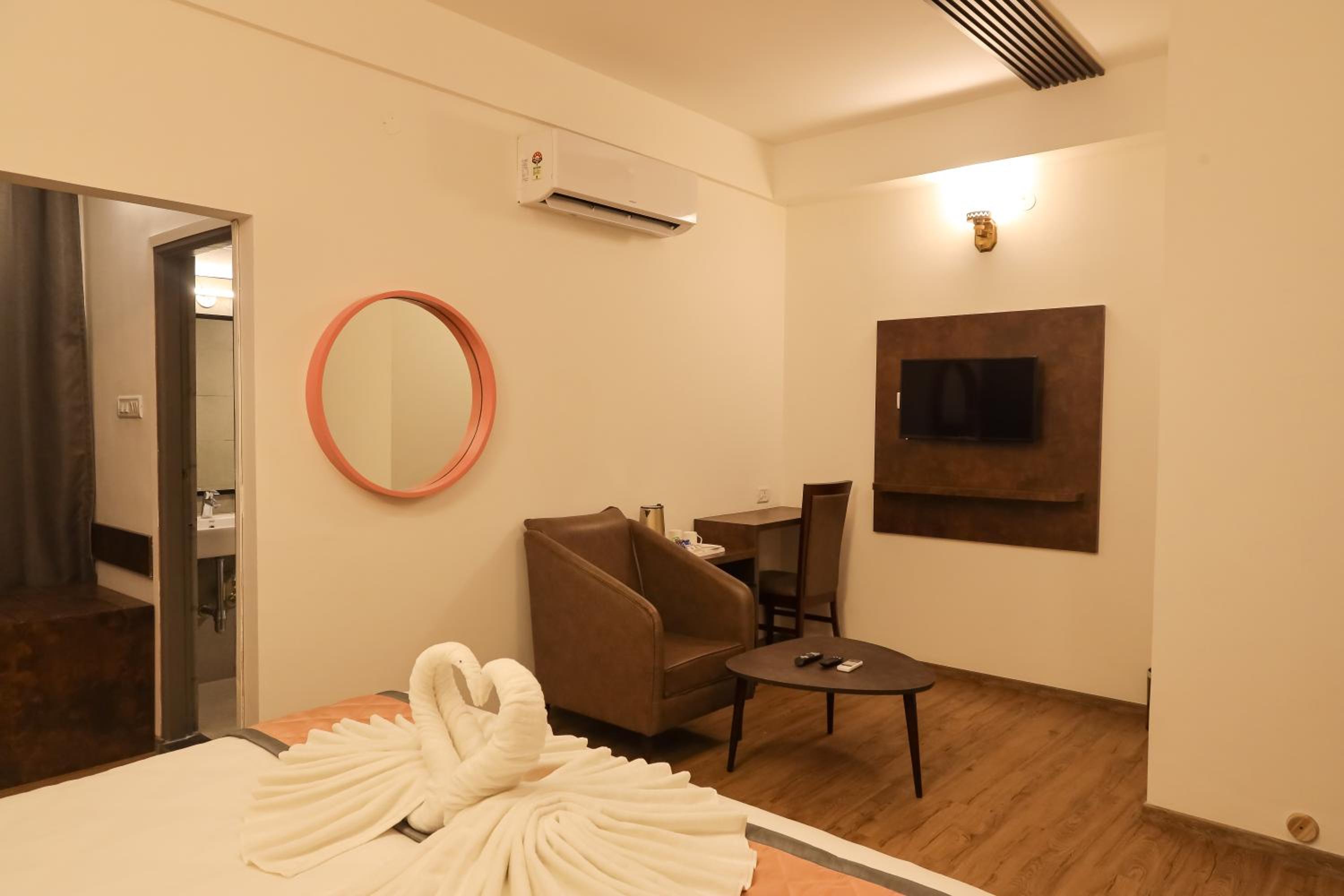 Superior King Room - Photo 5