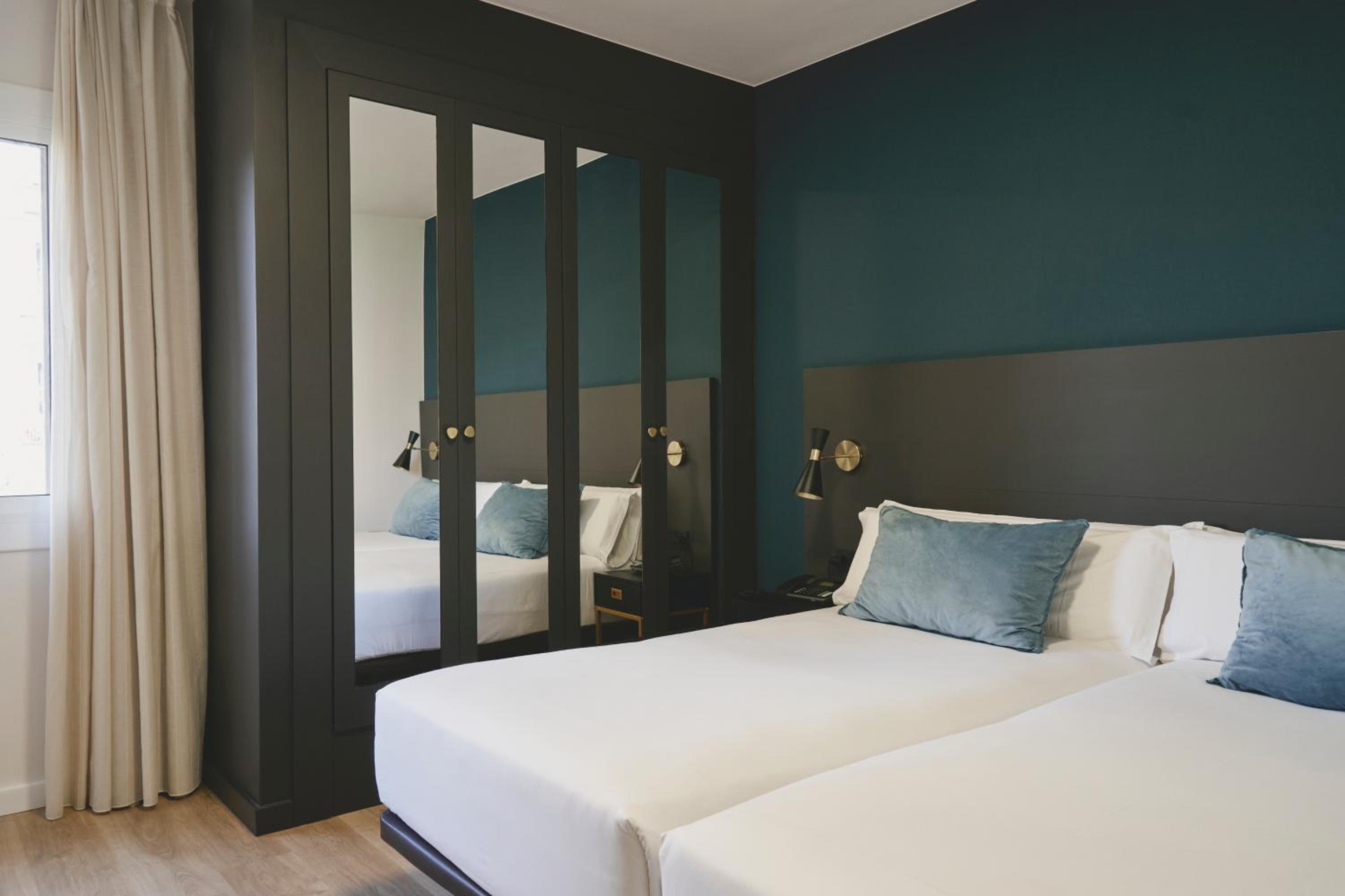 Twin Room ( 1 - 2 people ) photo 3
