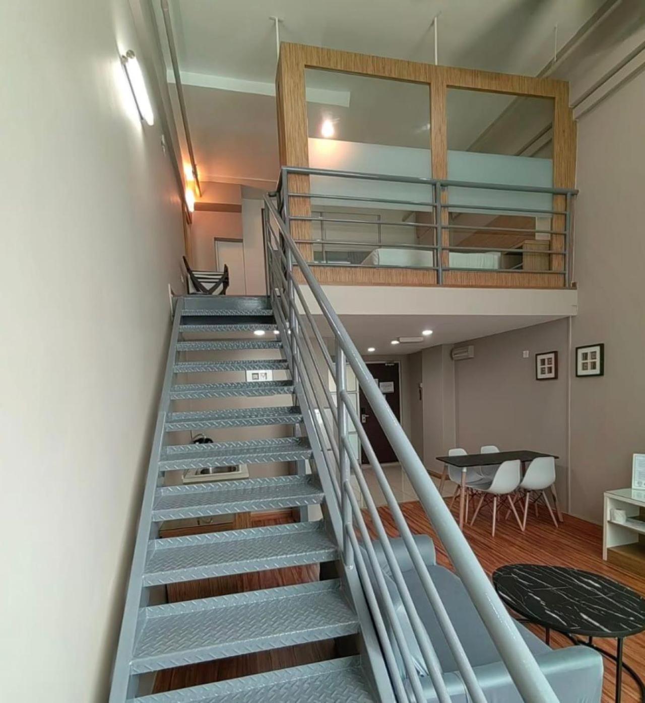 Deluxe Duplex Studio With City View - Photo 15