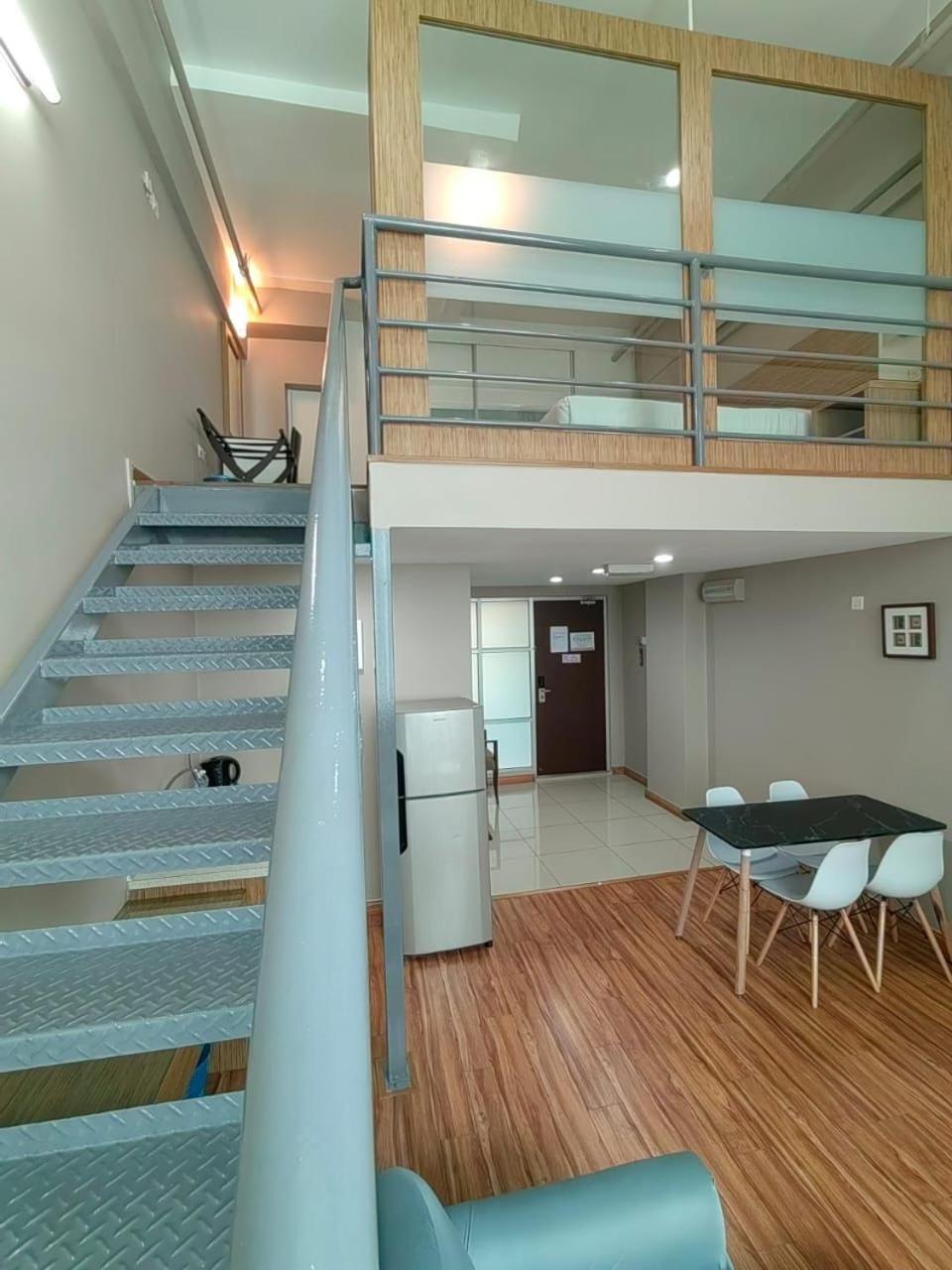 Deluxe Duplex Studio With City View - Photo 16