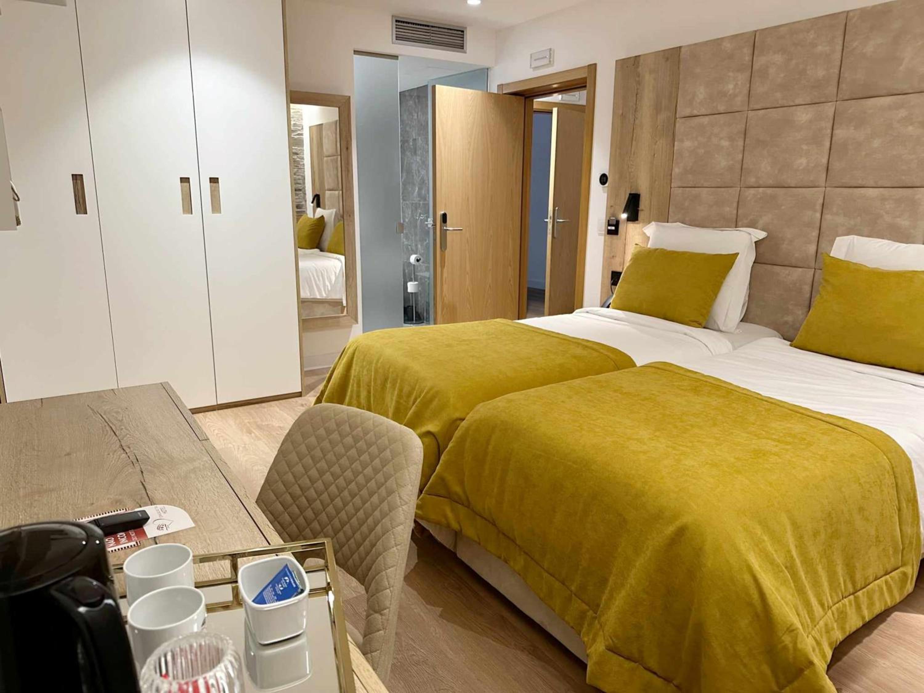 Twin Room - Photo 3
