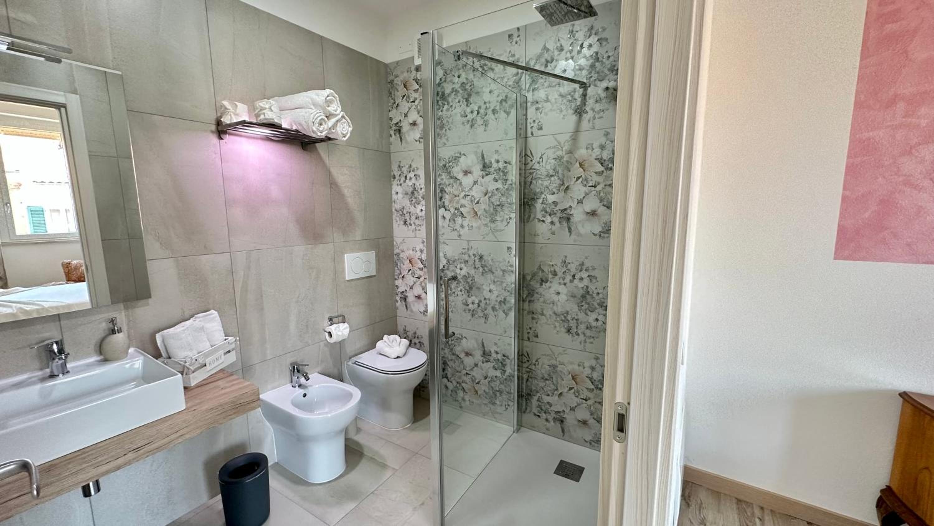 Family Room with Private Bathroom photo 3