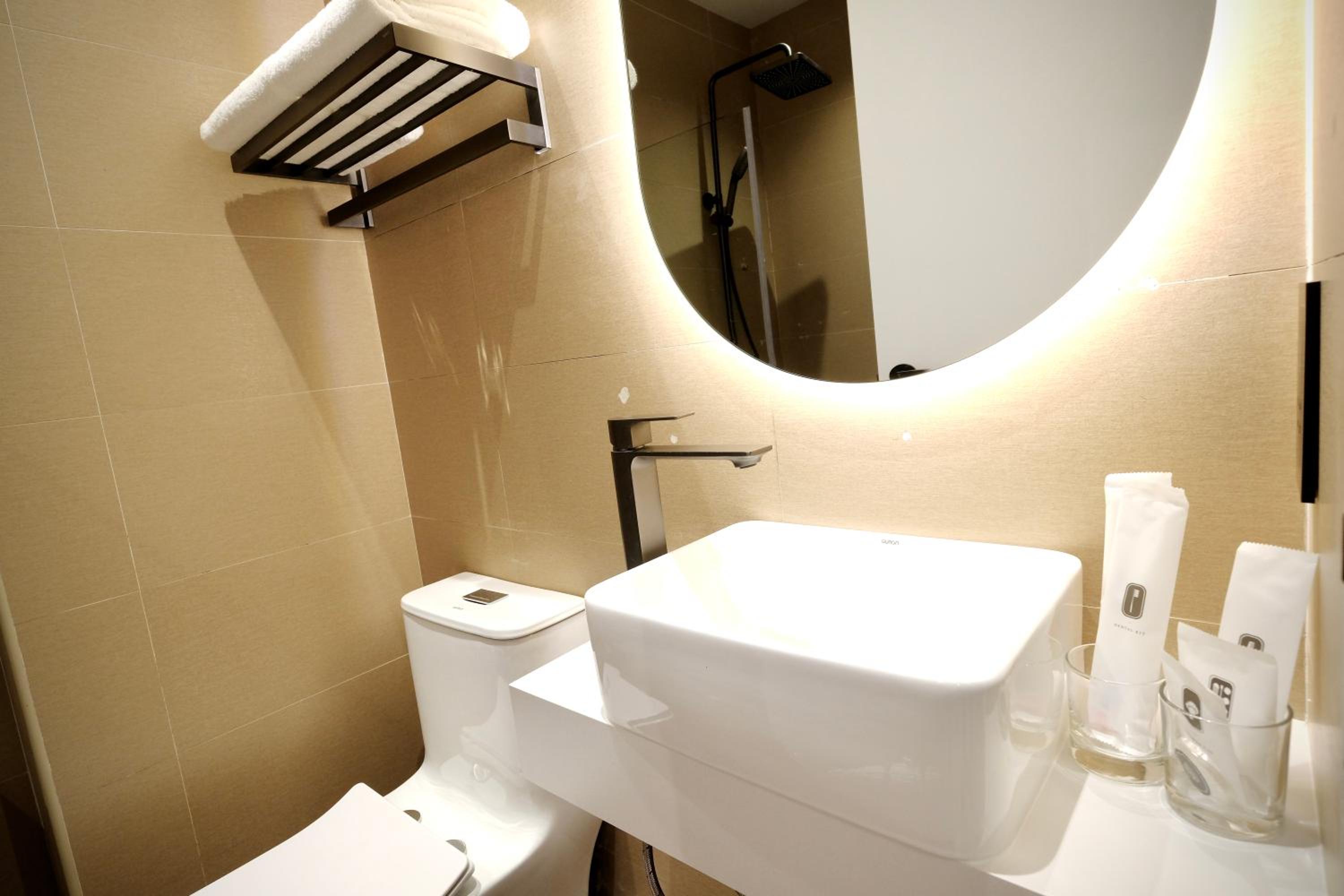 Deluxe Double Room with Balcony photo 3