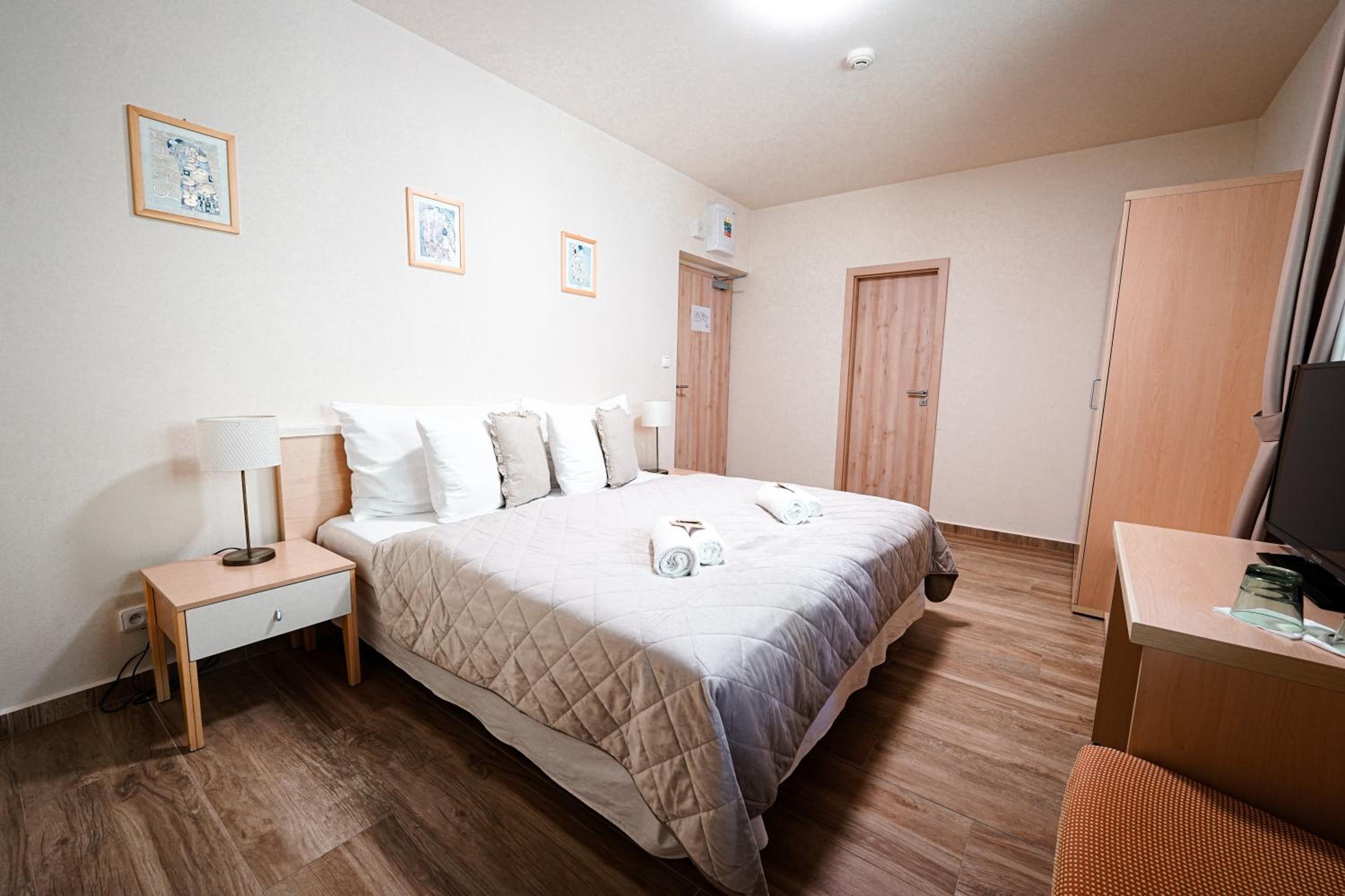 Comfort Double or Twin Room with Balcony - Photo 1