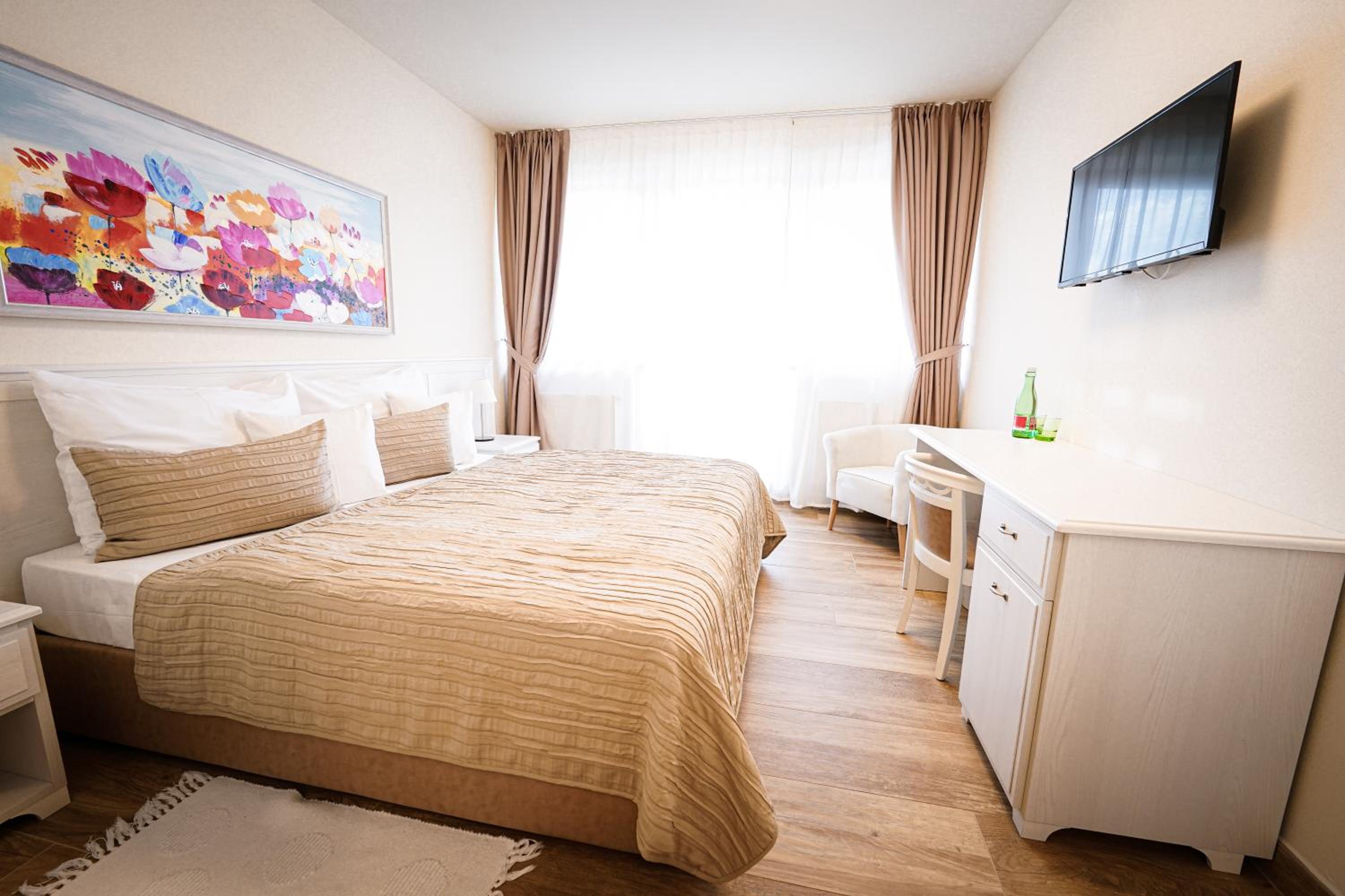 Deluxe Double or Twin Room - Photo 17