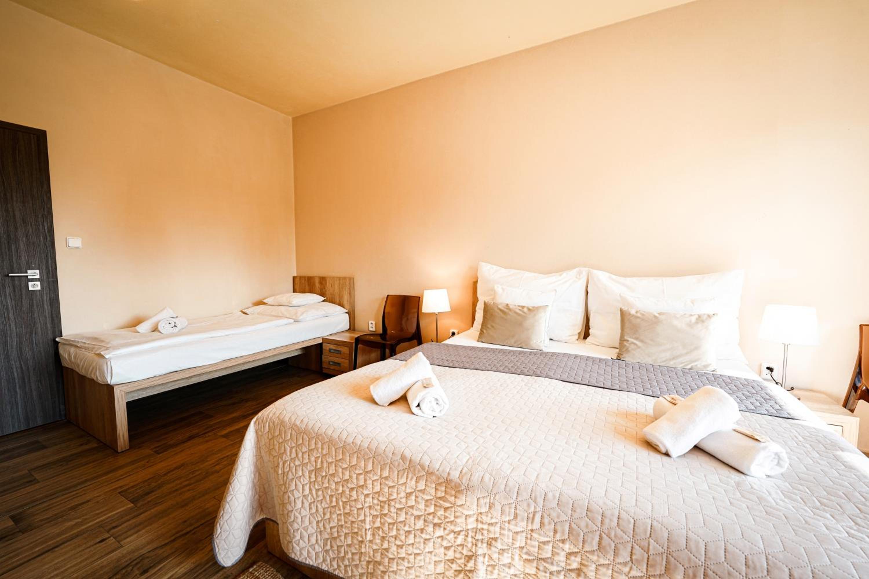 Comfort Triple Room - Photo 9