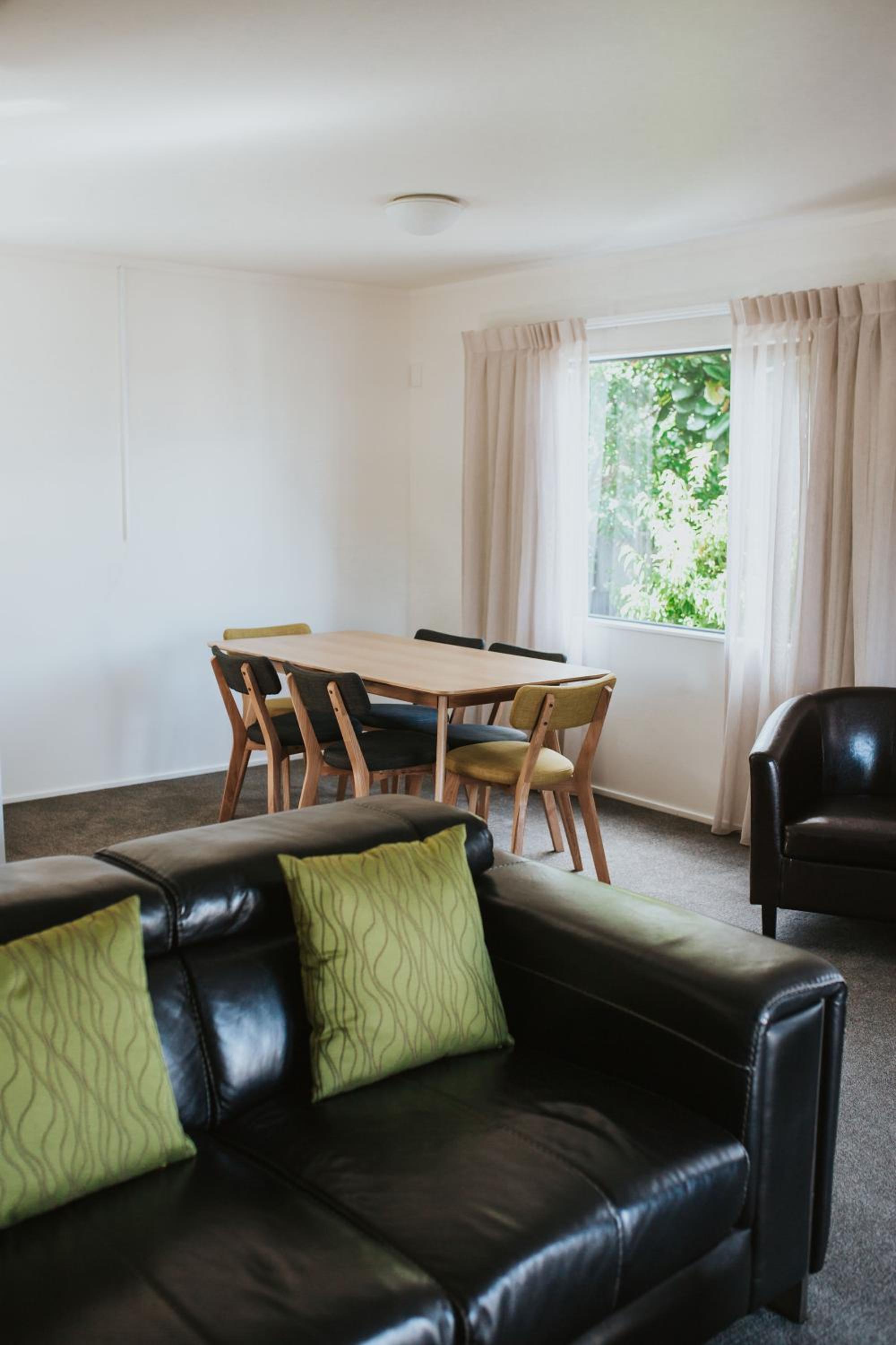 Three-Bedroom House photo 3