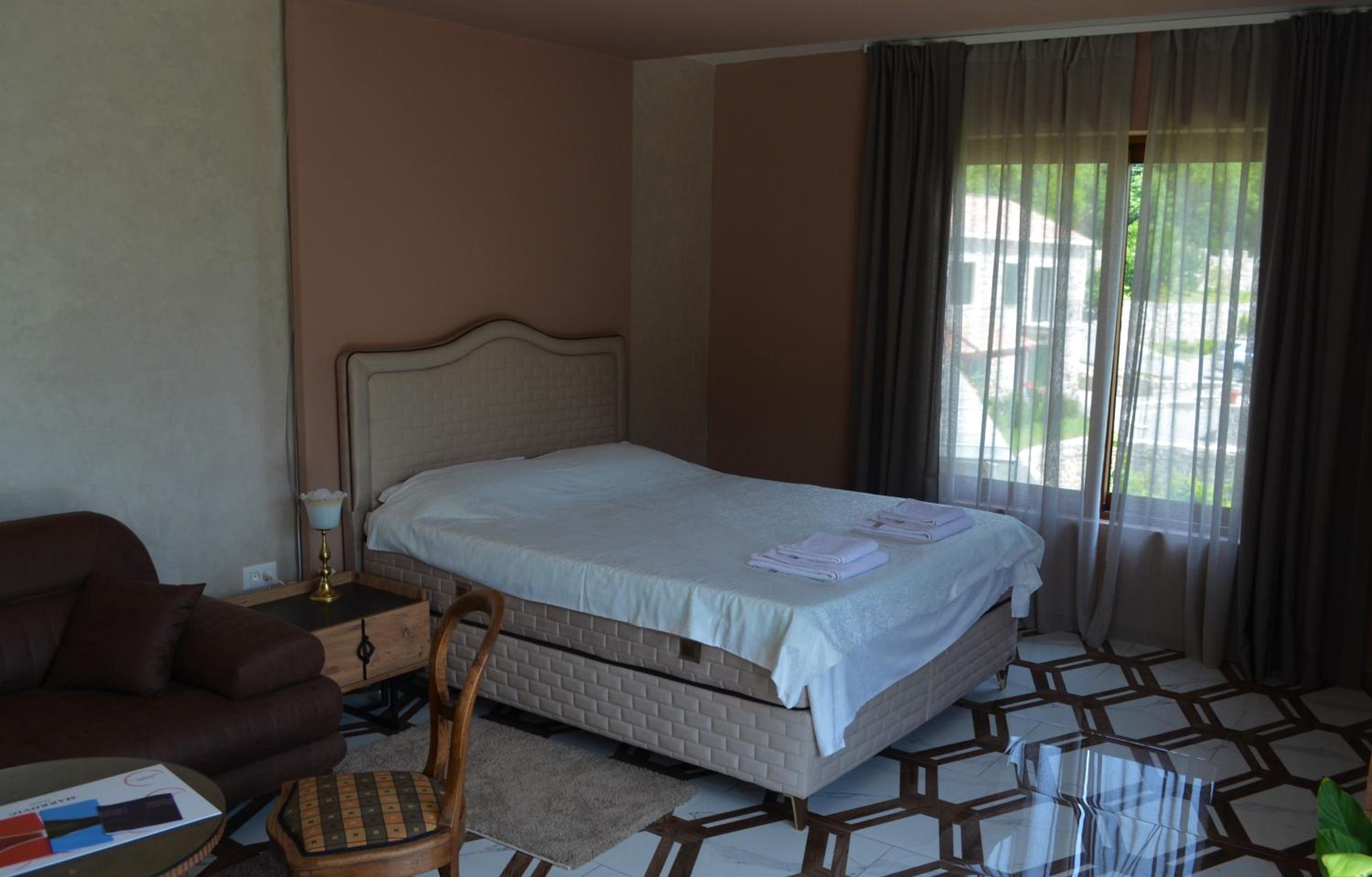 Deluxe Double Room with Balcony photo 3