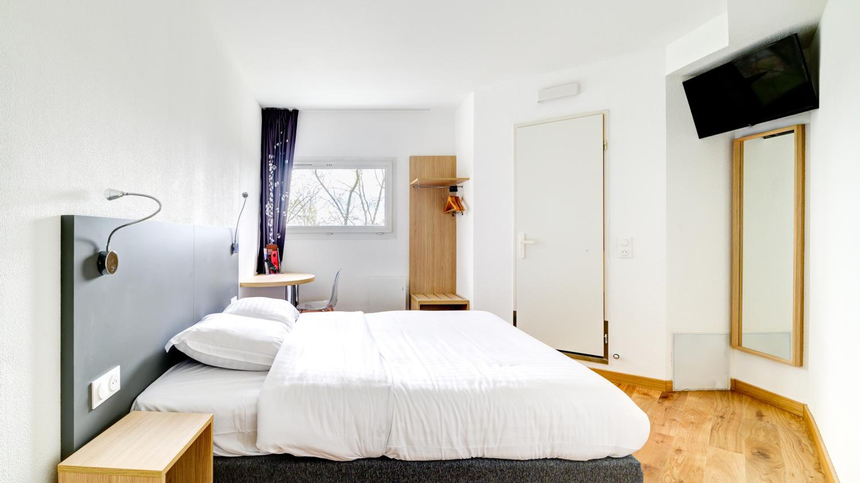 Double Room - Photo 16