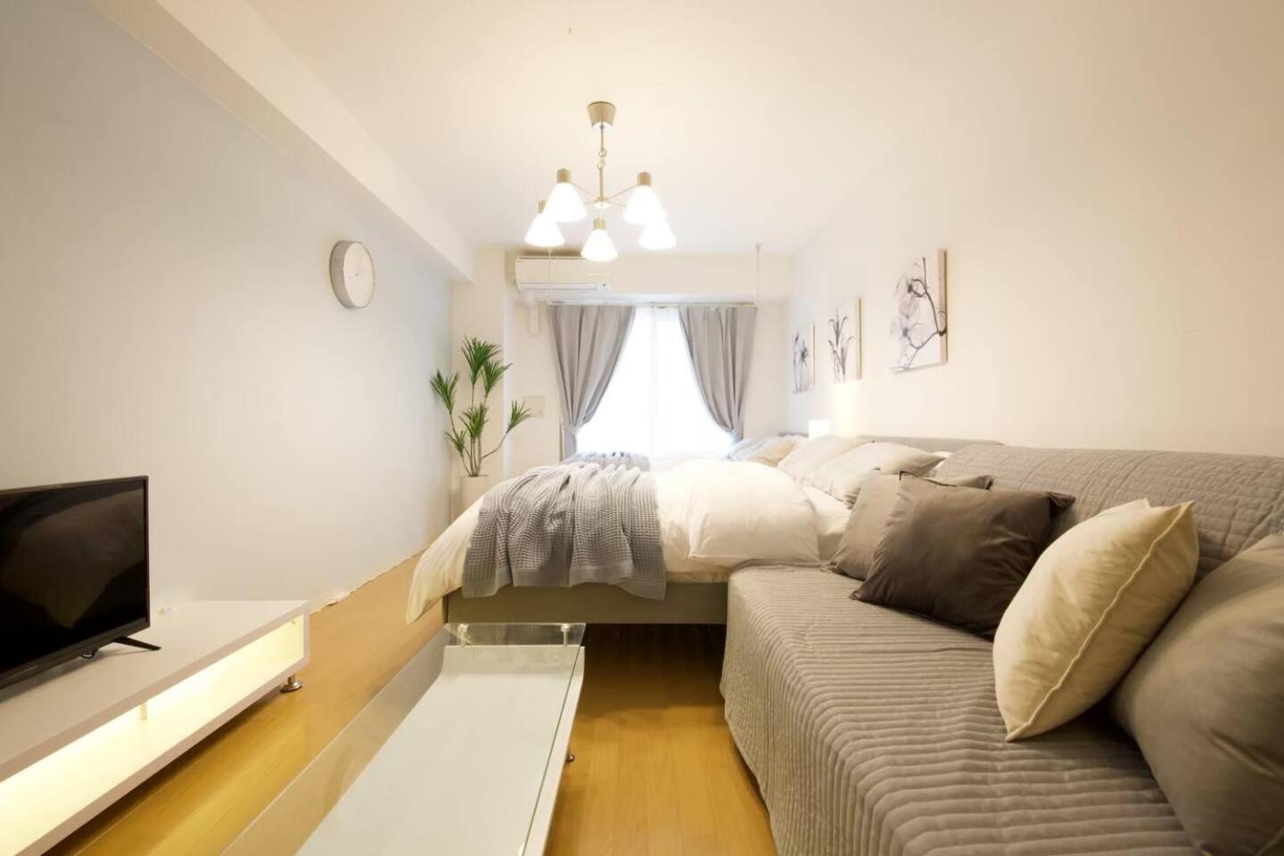 One-Bedroom Apartment photo 1