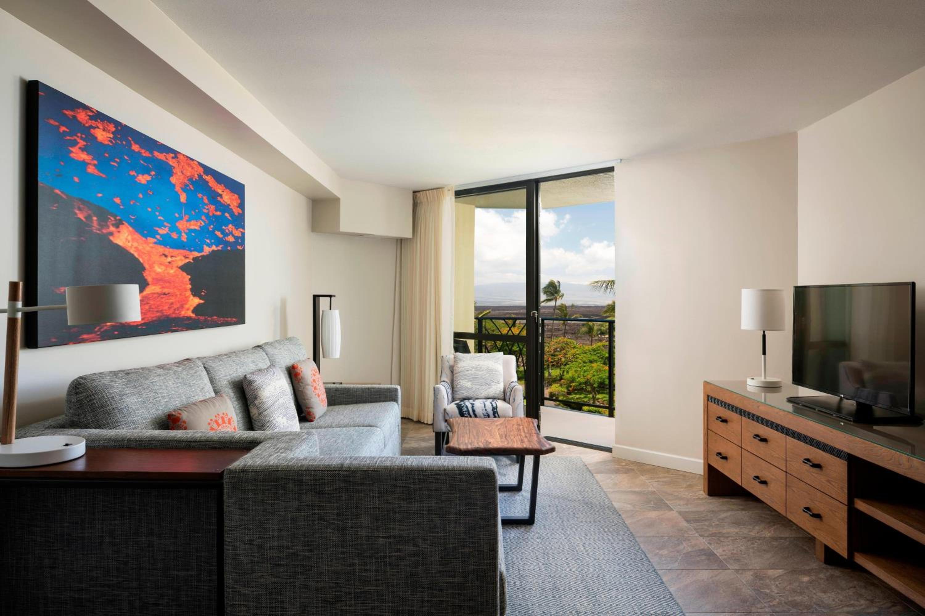 One-Bedroom King Suite with Balcony and Island View - Hearing Accessible