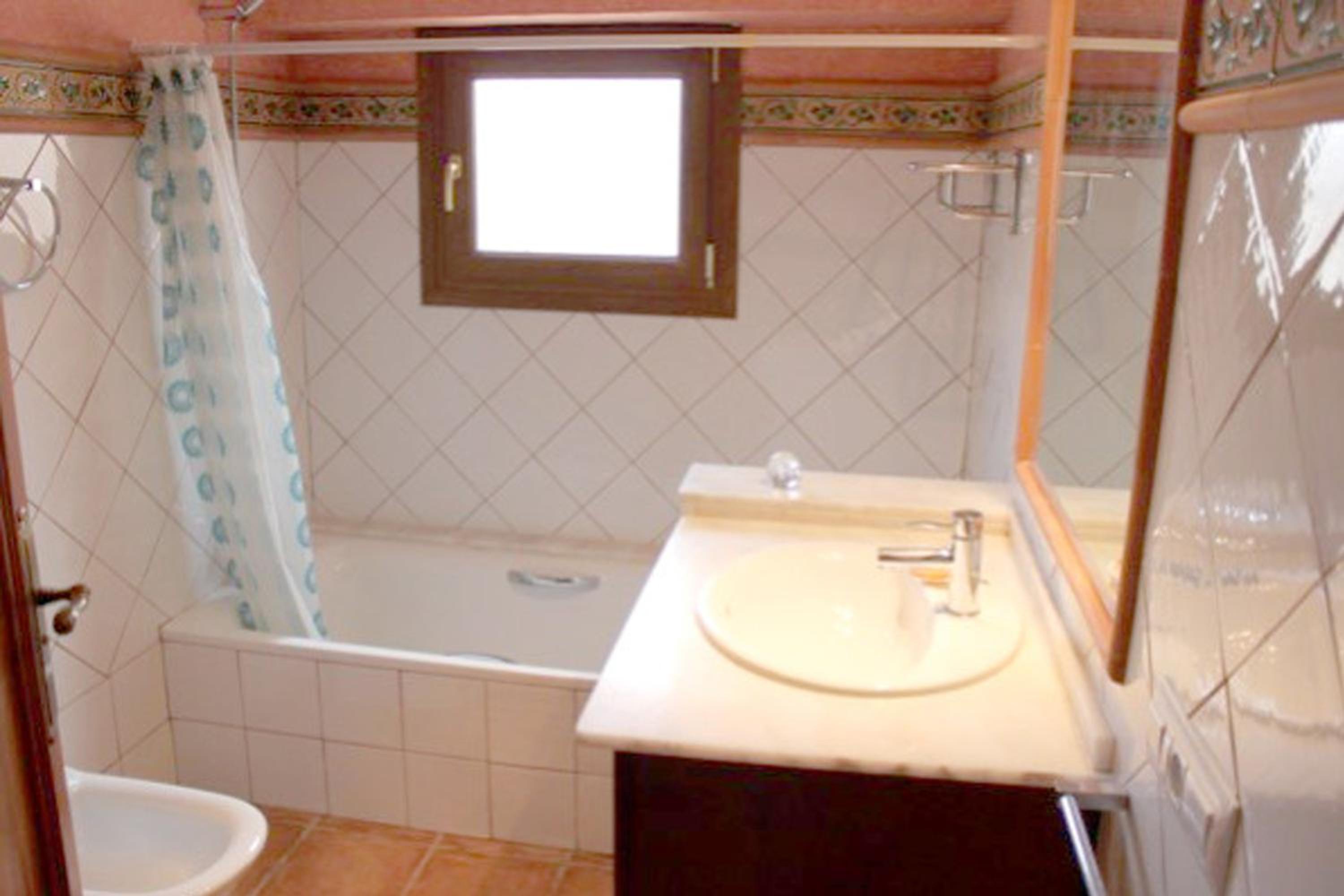 Four-Bedroom House photo 2