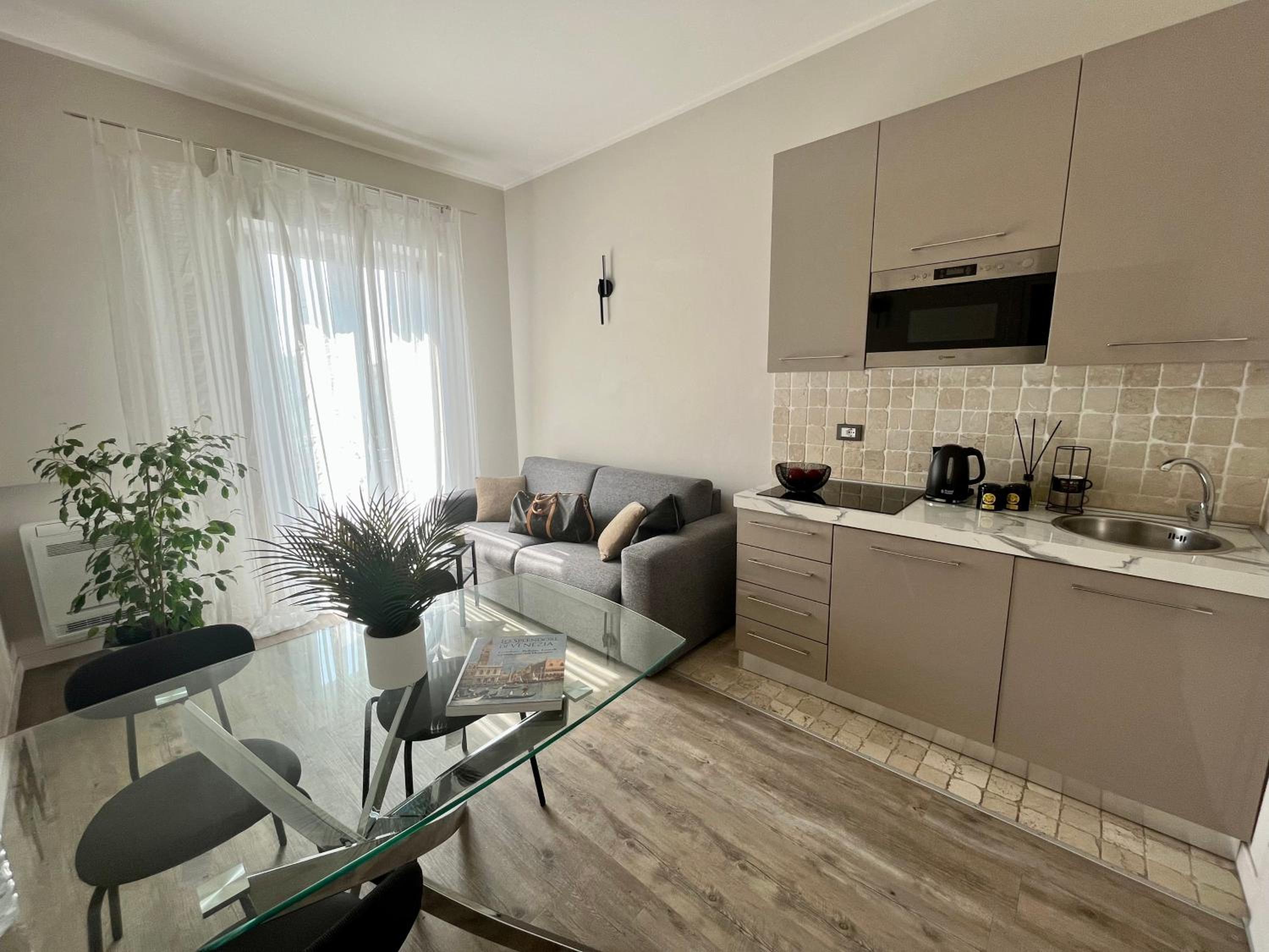 One-Bedroom Apartment with Balcony photo 2