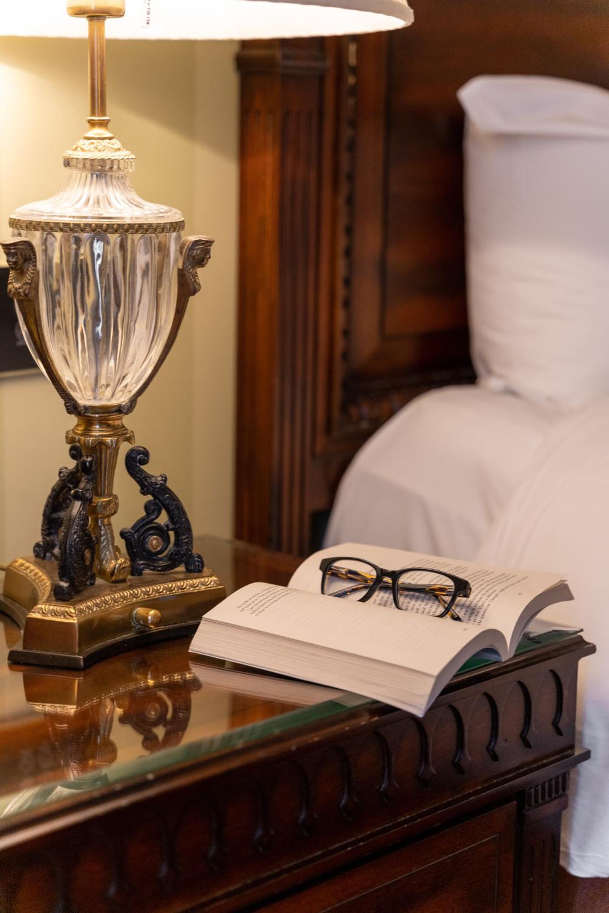 Guest room, 1 King, Classic Deluxe - Photo 1