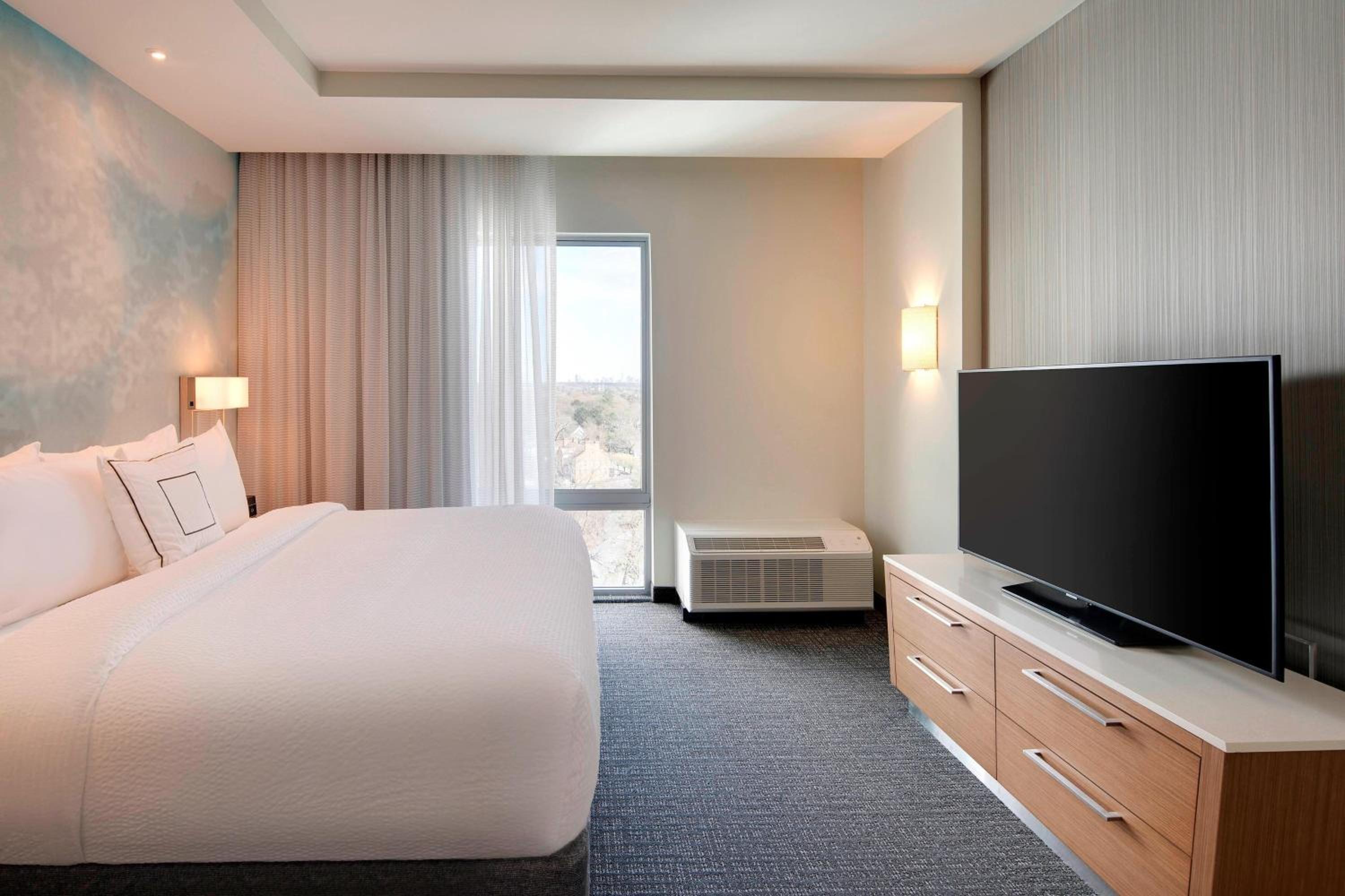 Suite, 1 King, Sofa bed, City view - Photo 5