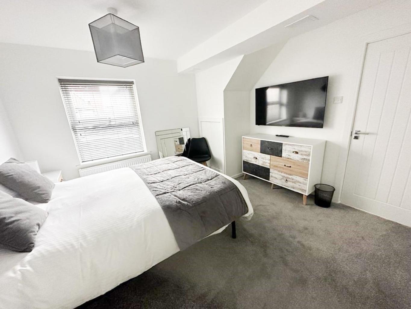 Double Room with Private Bathroom - Photo 2