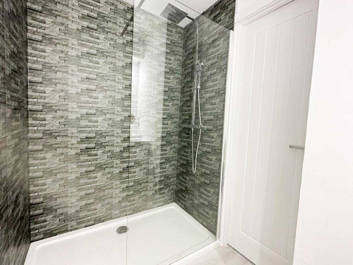 Double Room with Private Bathroom - Photo 5