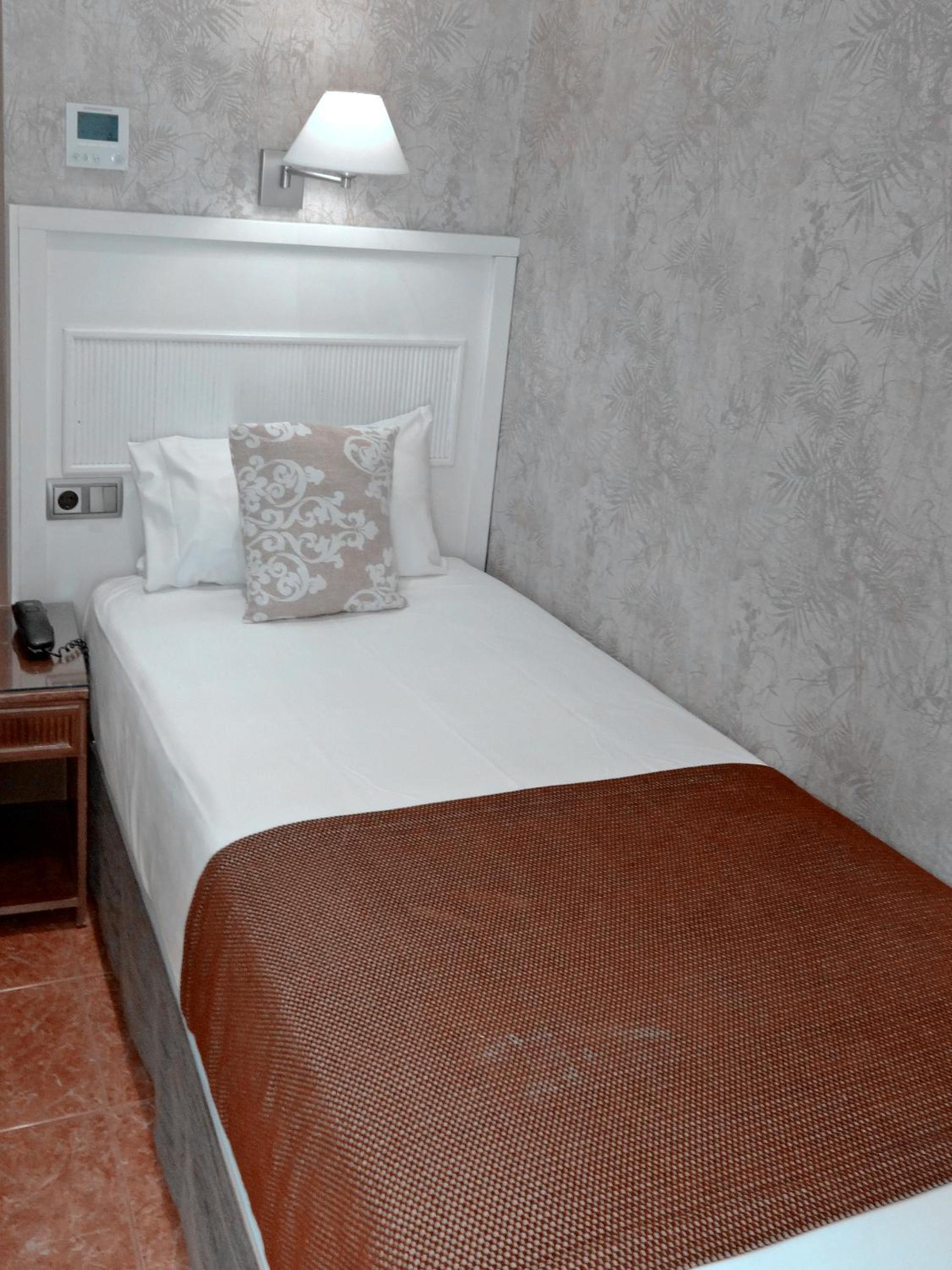 Single Room photo 3