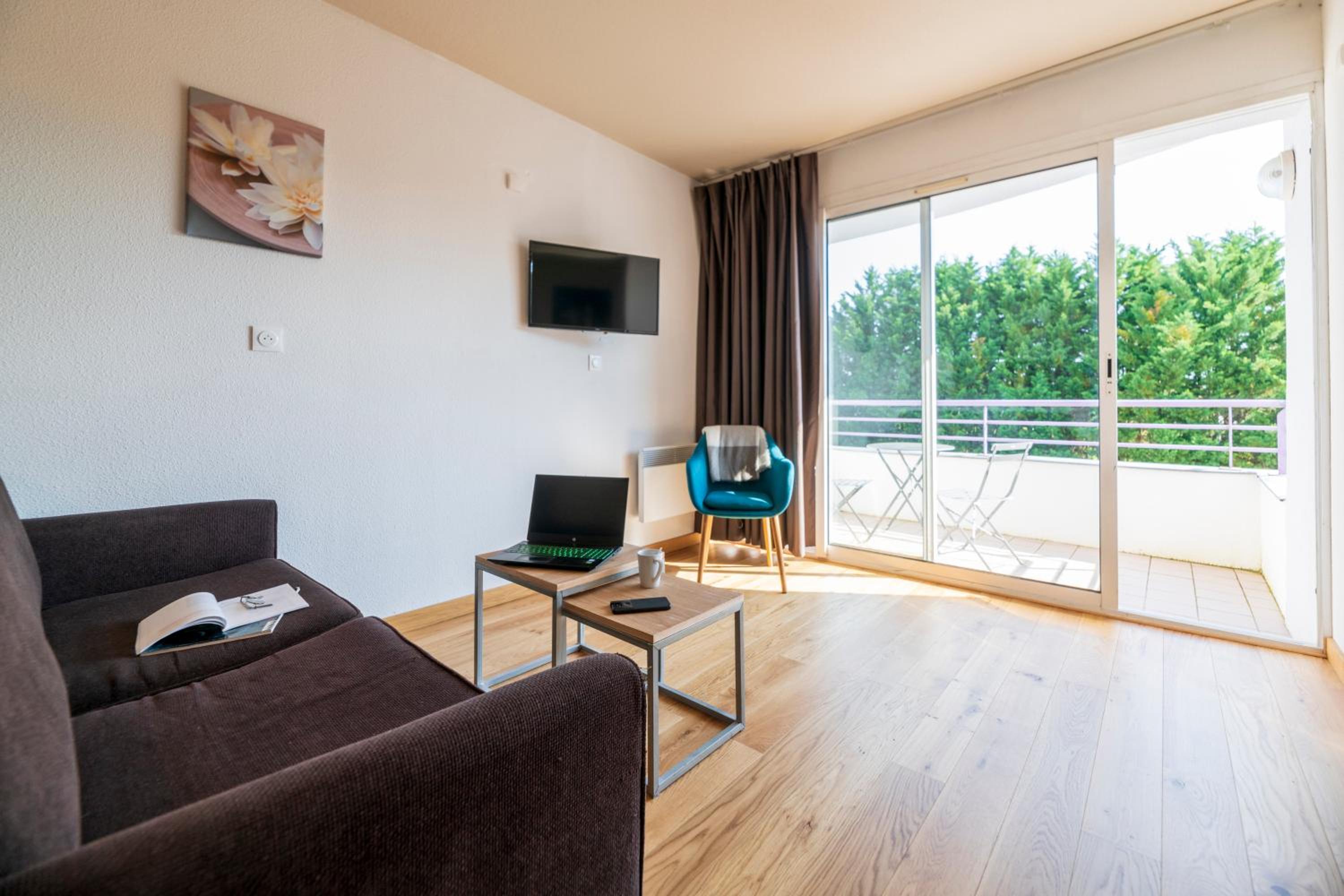 Apartment with Pool View  - Photo 7