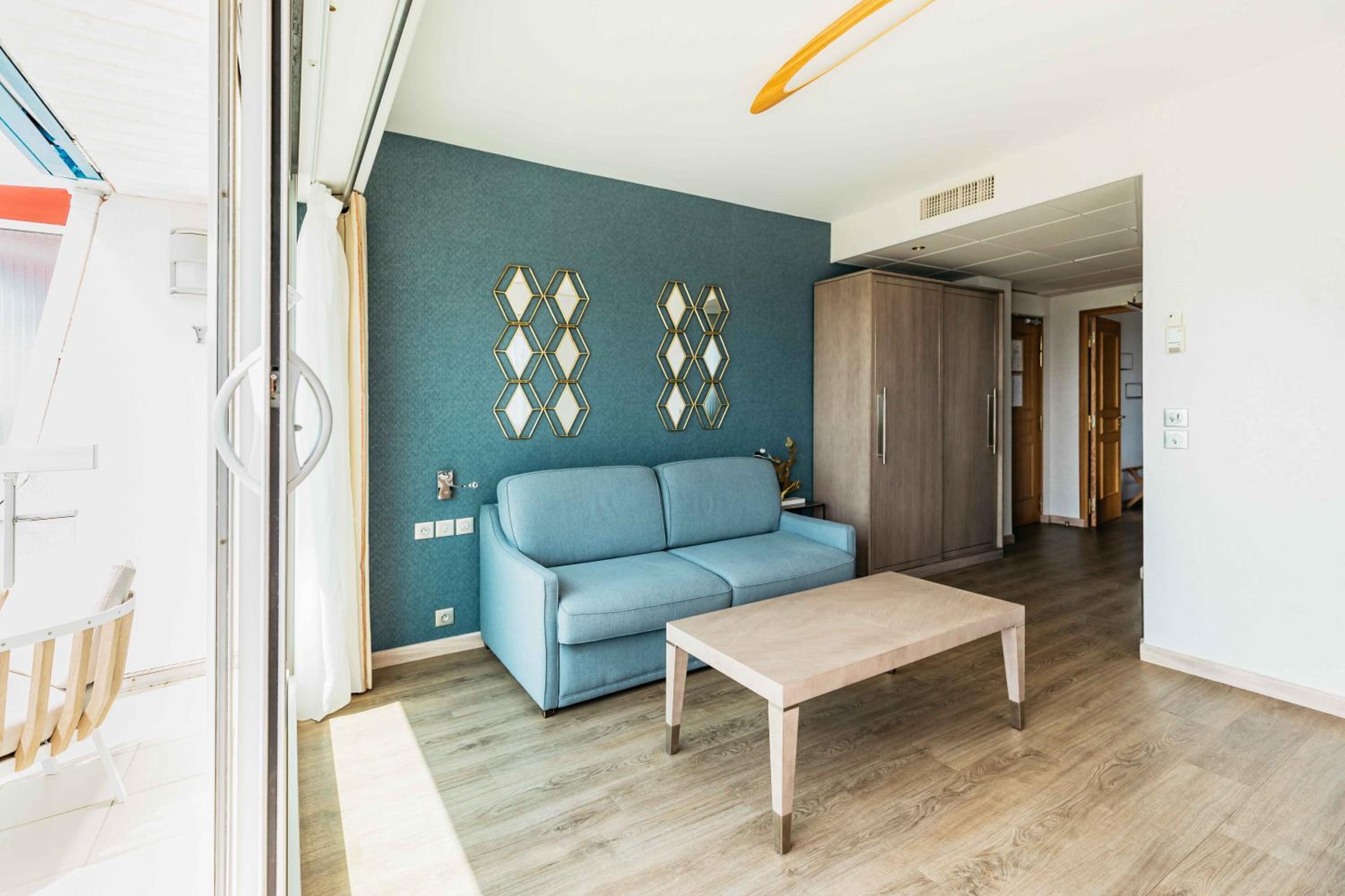Junior Suite with Panoramic Sea View - Photo 2