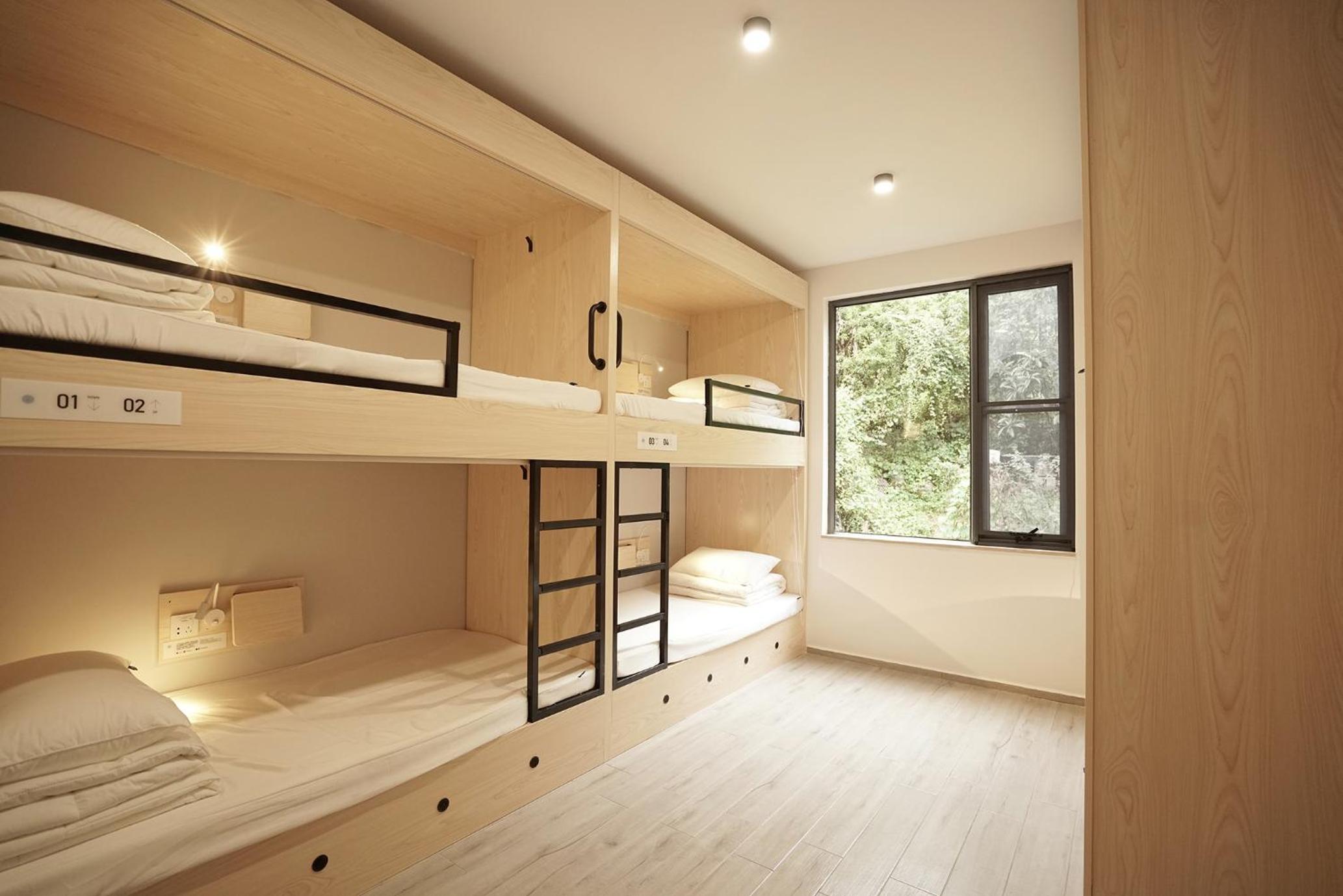 Bed in 6-Bed Male Dormitory Roo么 photo 1