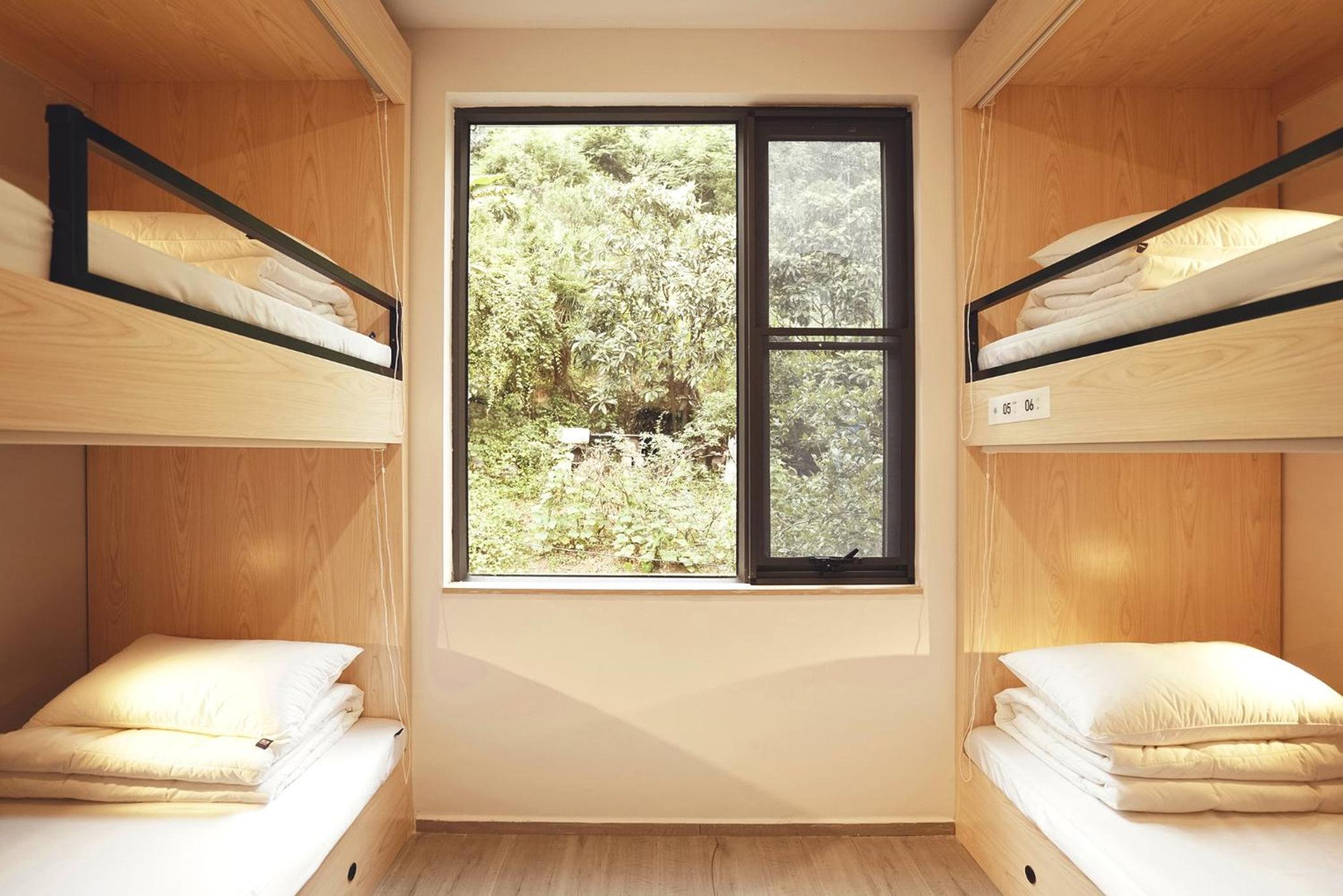 Bed in 6-Bed Male Dormitory Roo么 photo 2