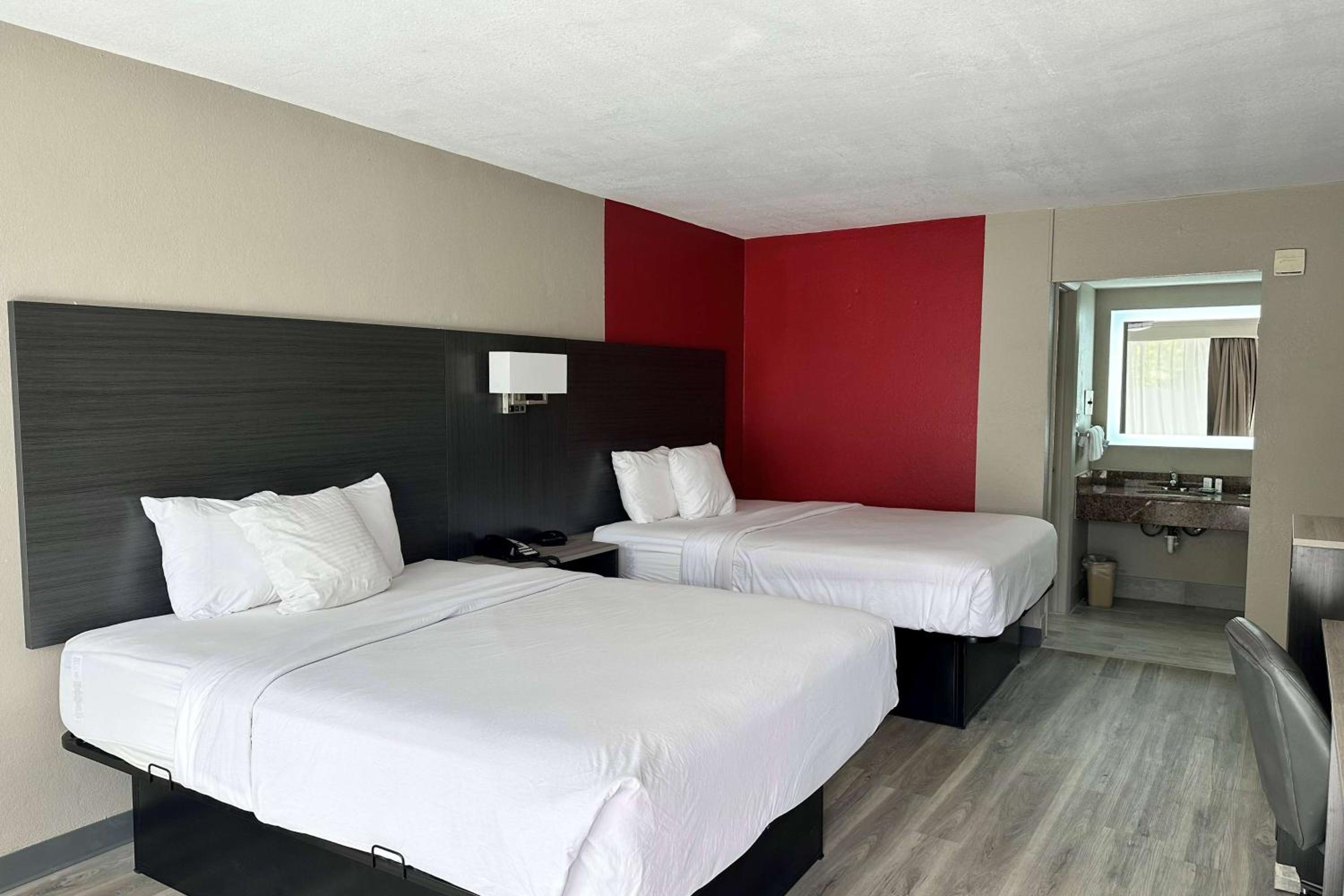 Queen Room with Two Queen Beds - Ground Floor/Non-Smoking - Photo 1